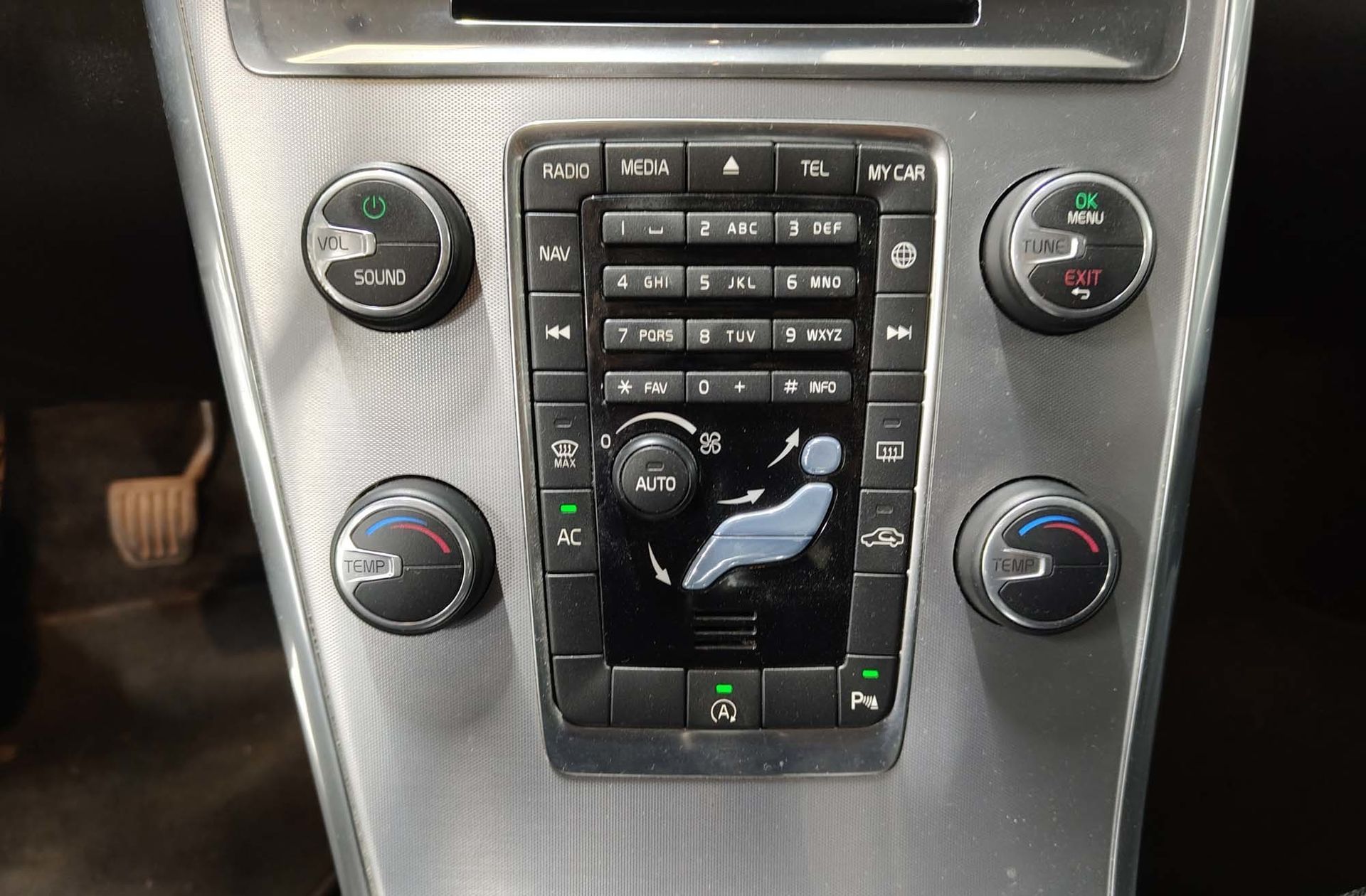 Volvo XC60 D3 Kinetic - foto 29