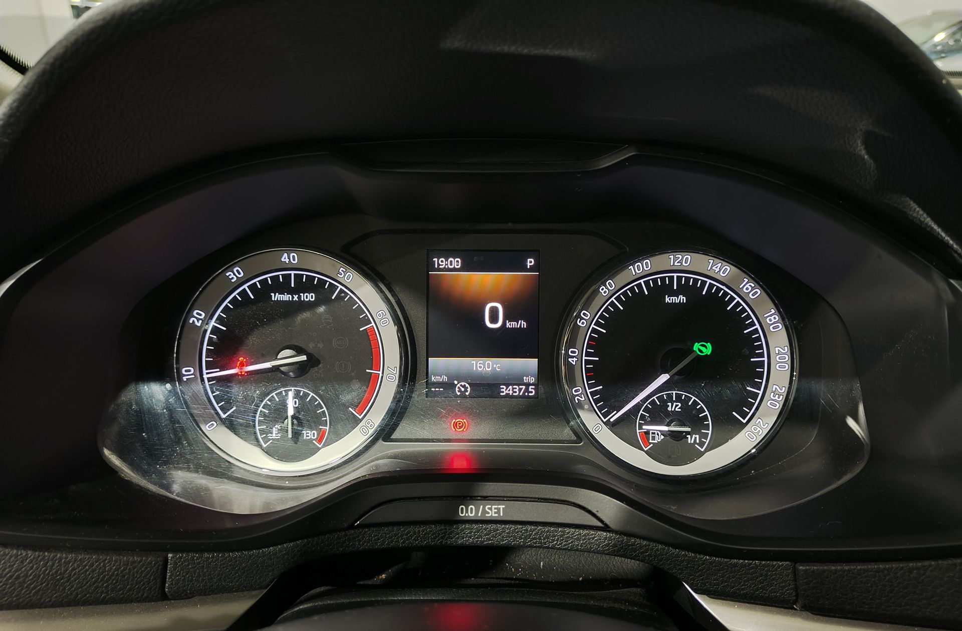 Škoda Karoq 1.0 TSI Ambition DSG - foto 24