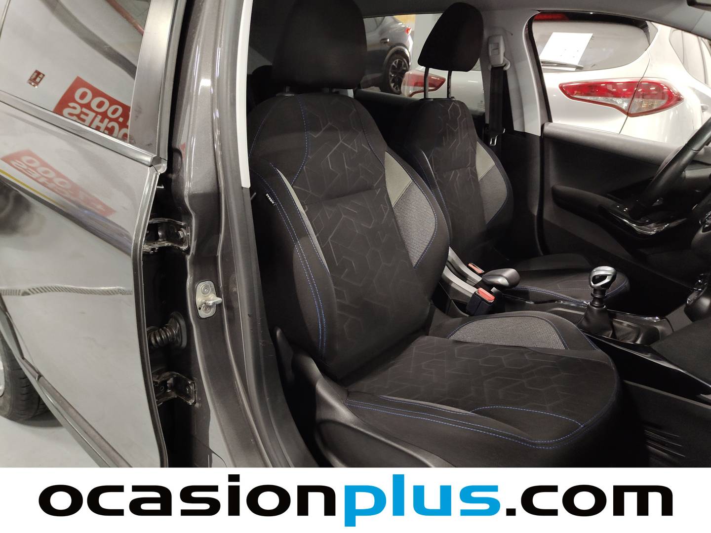 Foto Peugeot 2008 Peugeot 2008 PureTech 110 S&S Signature (110 CV)