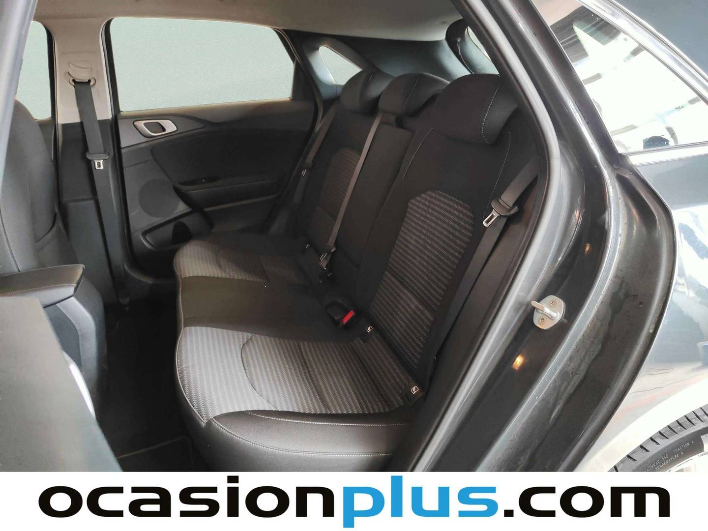 Foto asientos traseros KIA Ceed KIA Ceed 1.6 MHEV iMT Drive (136 CV)