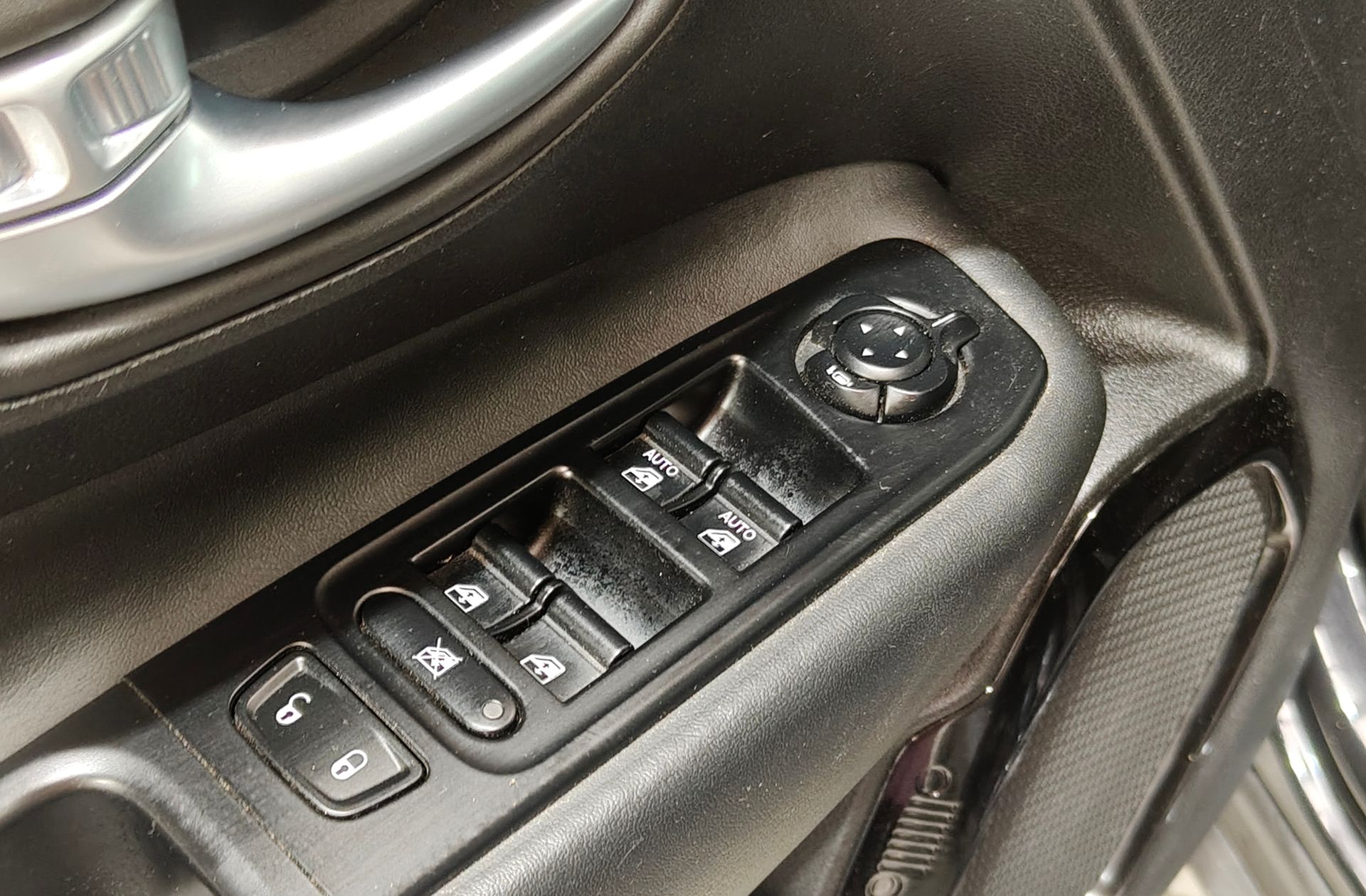 Jeep Renegade 1.6 MultiJet Dawn of Justice 4x2 - foto 34