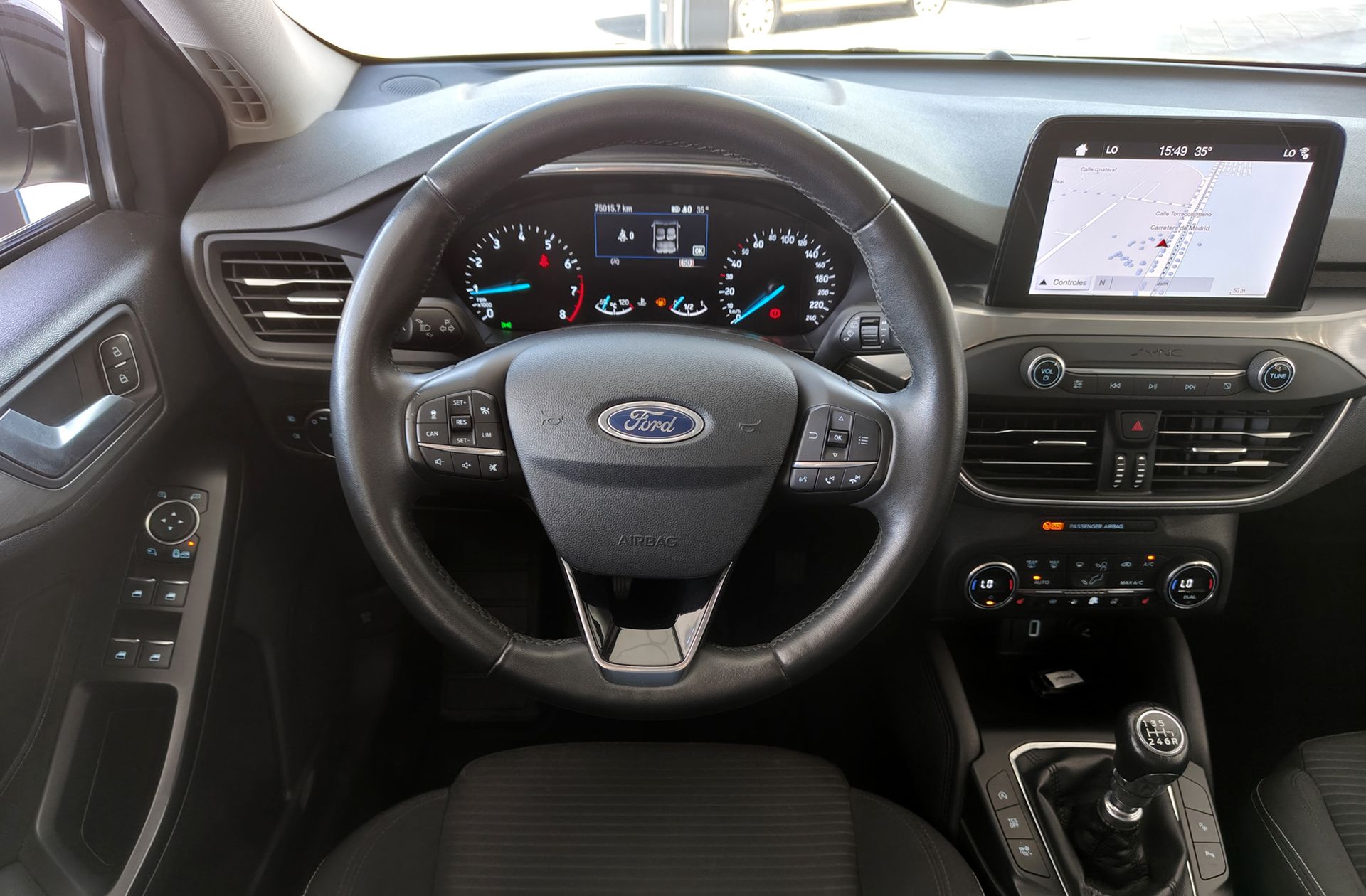 Ford Focus 1.0 EcoBoost Titanium - foto 23