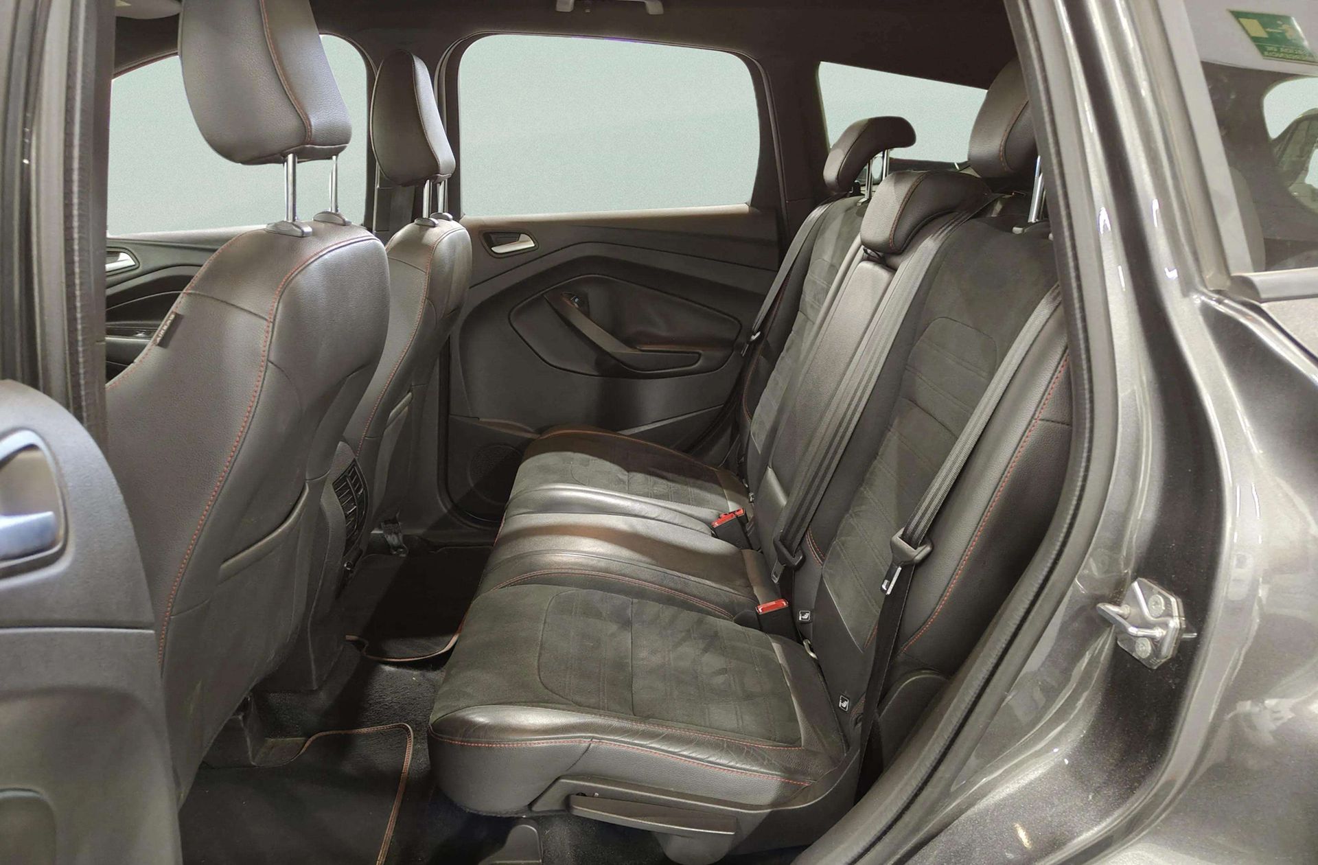 Ford Kuga 2.0 TDCi ST-Line Limited Edition 4x2 - foto 14