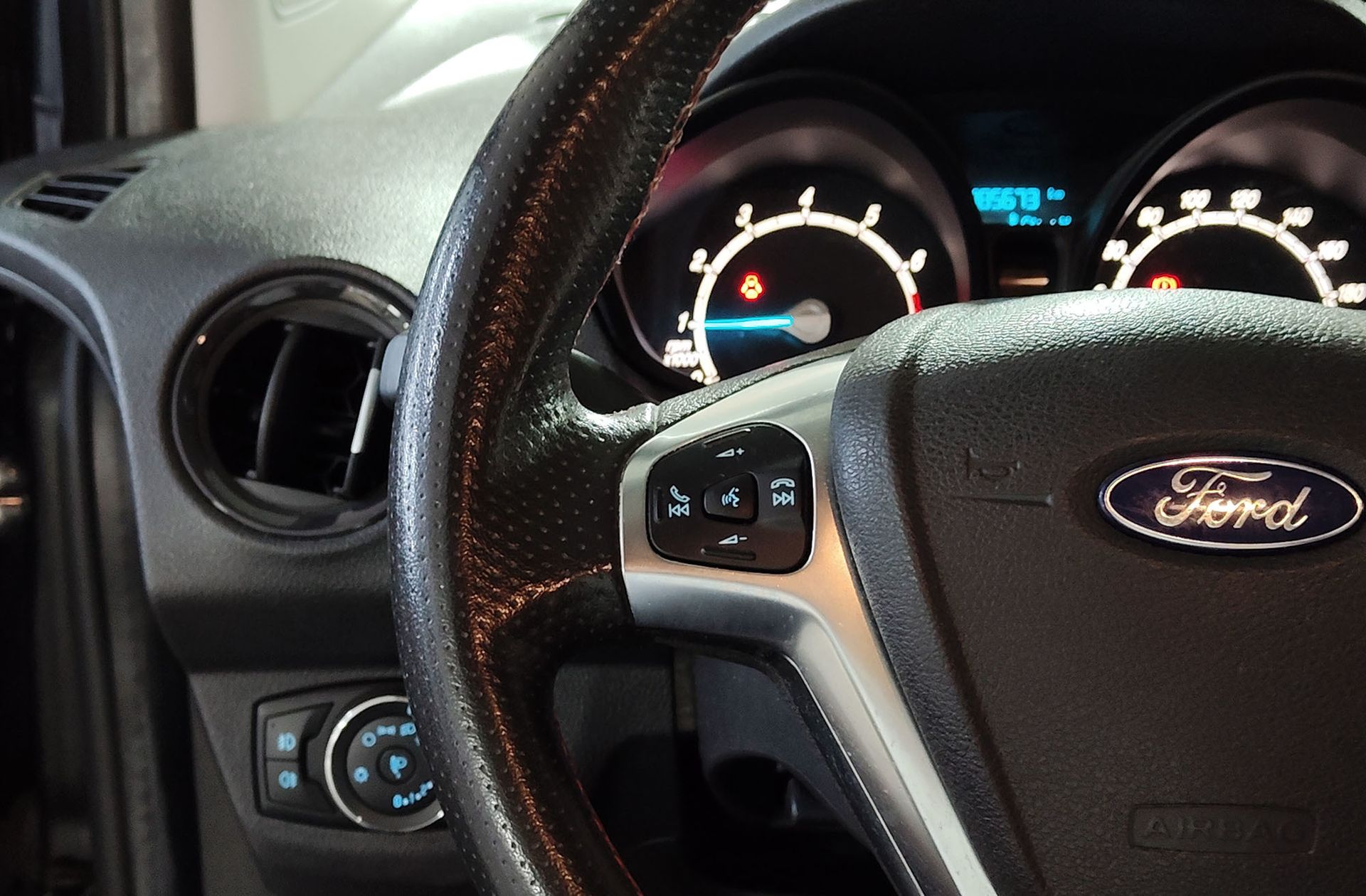 Ford Tourneo Courier 1.0 EcoBoost Sport - foto 25
