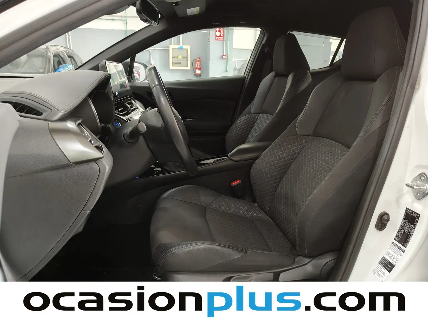 Foto Toyota C-HR Toyota C-HR 1.8 125H Advance (122 CV)