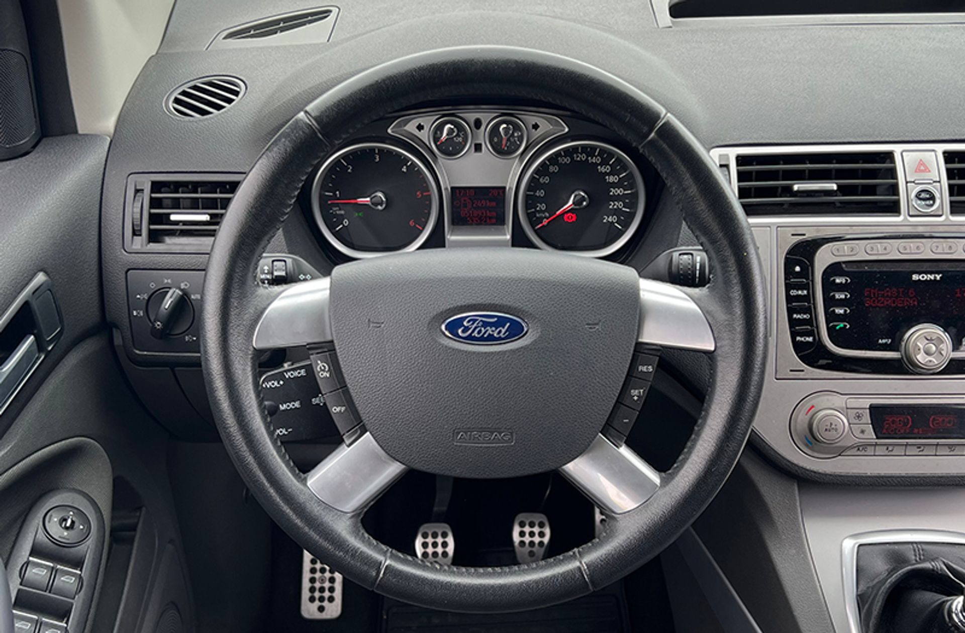 Ford Kuga 2.0 TDCi Trend 4x2 - foto 19