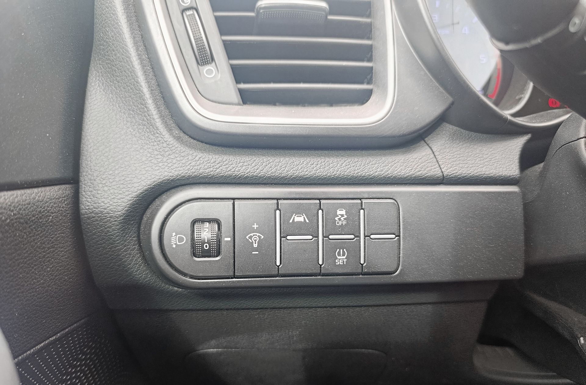 Kia Ceed 1.6 MHEV iMT Drive - foto 29