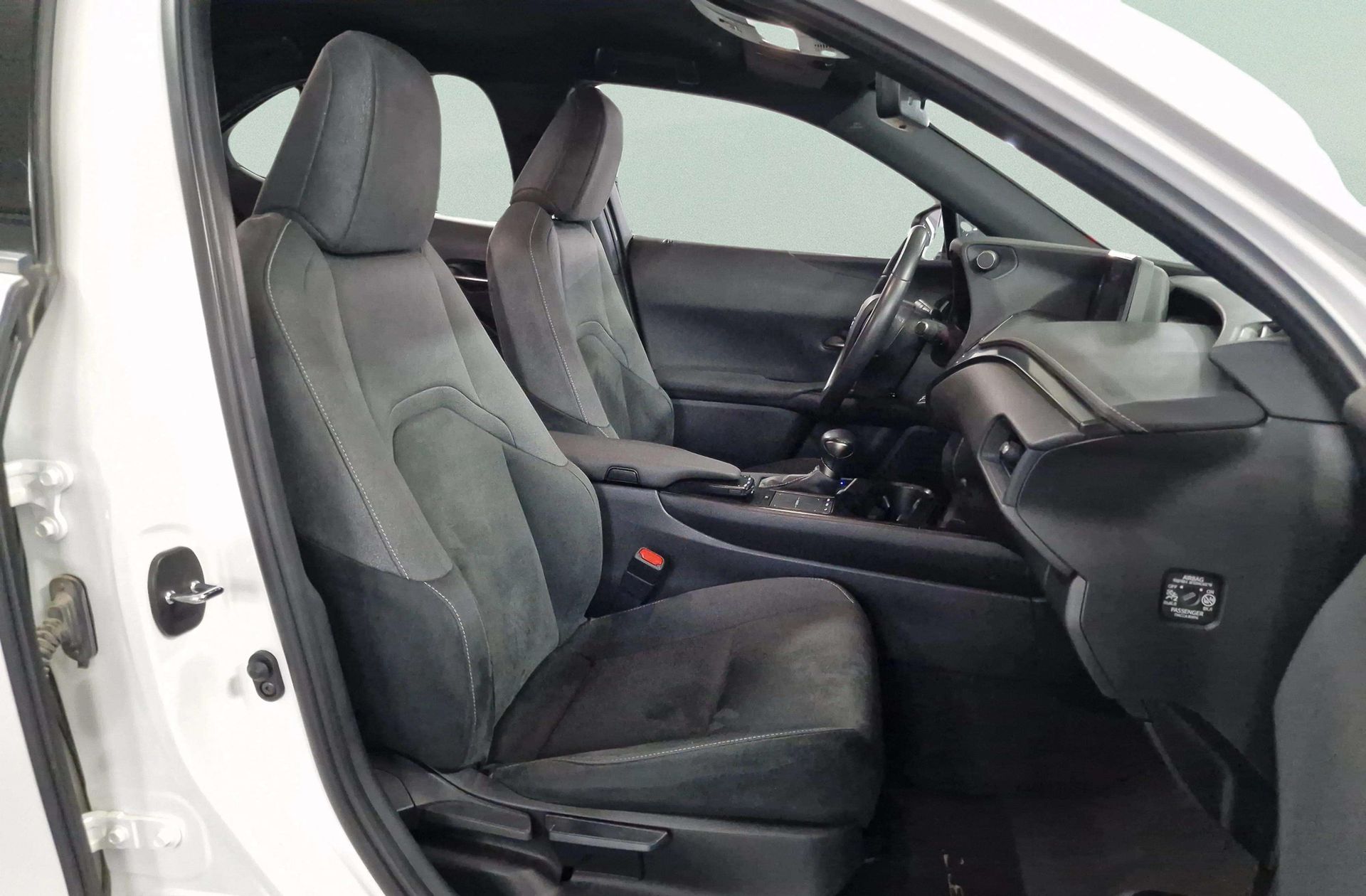 Lexus UX 250h Business 2WD - foto 19