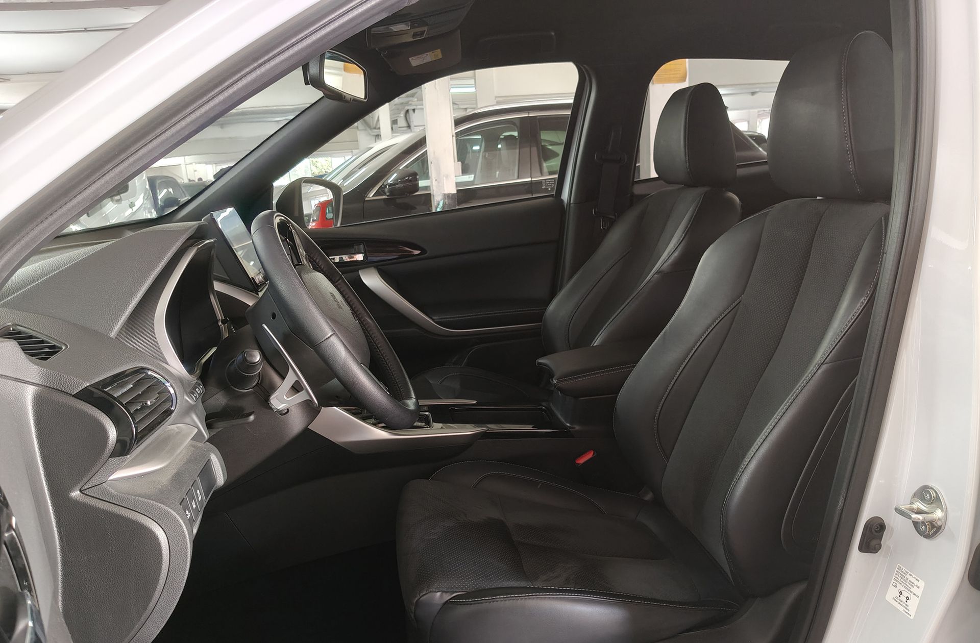 Mitsubishi Eclipse Cross 2.4 PHEV Kaiteki 4WD - foto 12