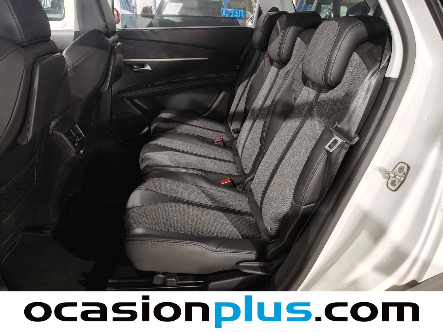 Foto asientos traseros Peugeot 5008 Peugeot 5008 PureTech 130 S&S Allure (130 CV) 7 Plazas