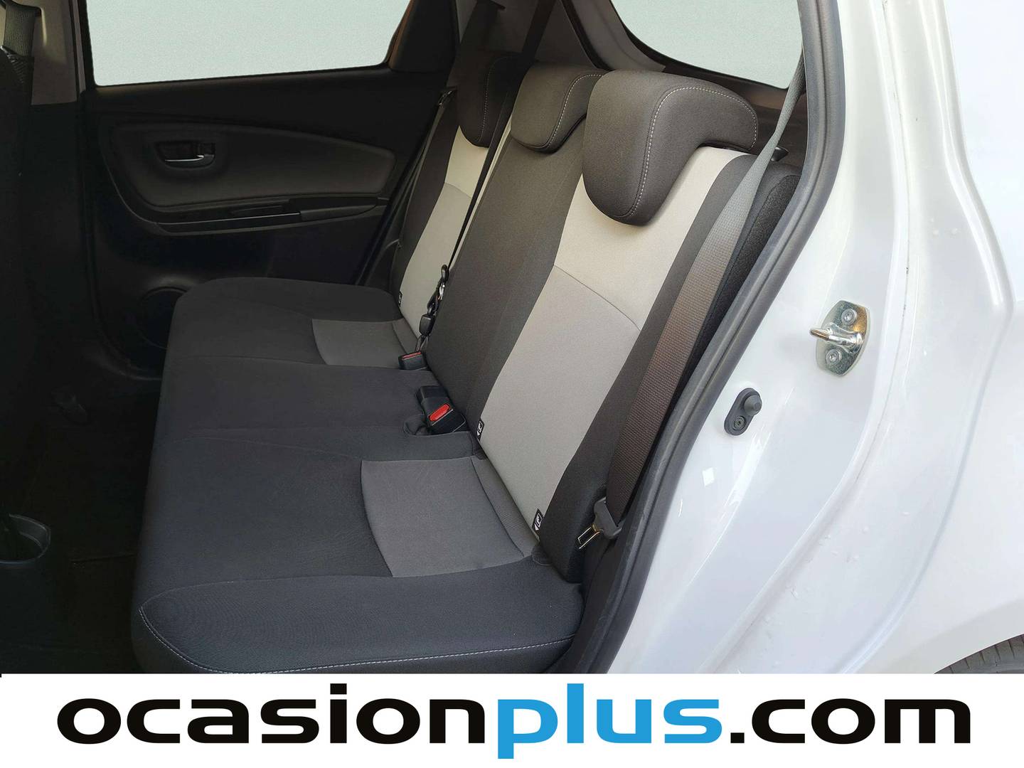 Foto asientos traseros Toyota Yaris Toyota Yaris 1.5 Hybrid Active (100 CV)