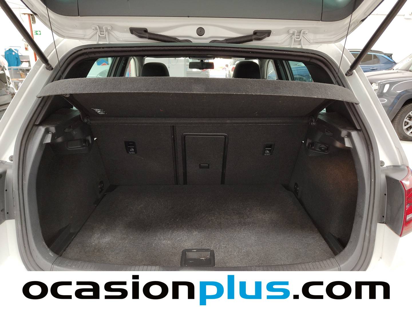 Fotos maletero Volkswagen Golf Volkswagen Golf 2.0 TDI CR BMT (150 CV) DSG Pack R-Line