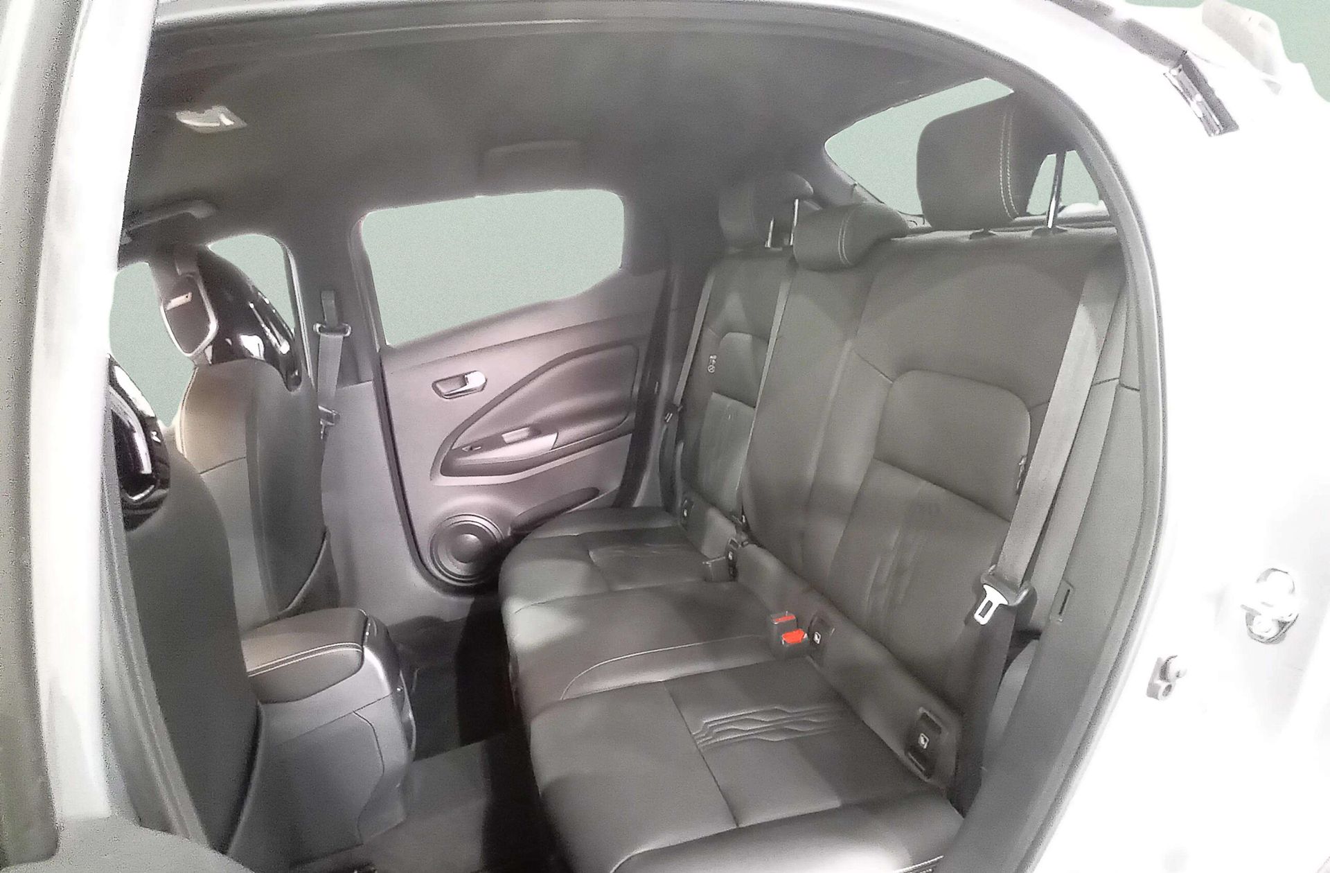 Nissan Juke DIG-T 114 N-Design Silver 4x2 - foto 12
