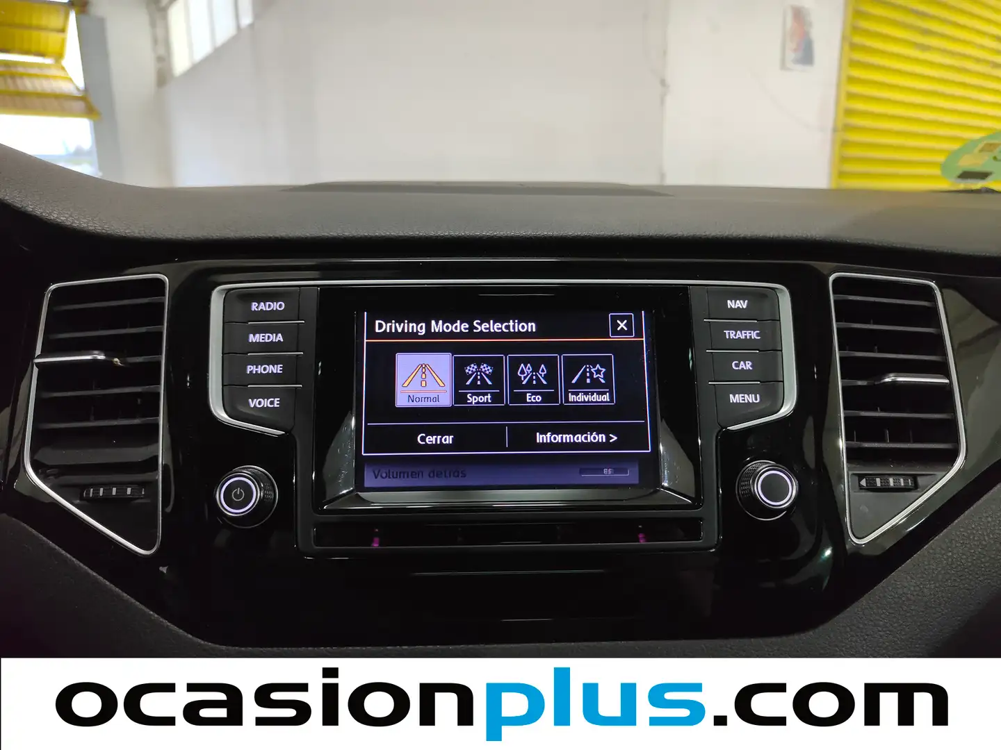 Foto Volkswagen Golf Sportsvan Volkswagen Golf Sportsvan 1.6 TDI Sport BMT DSG (110 CV)