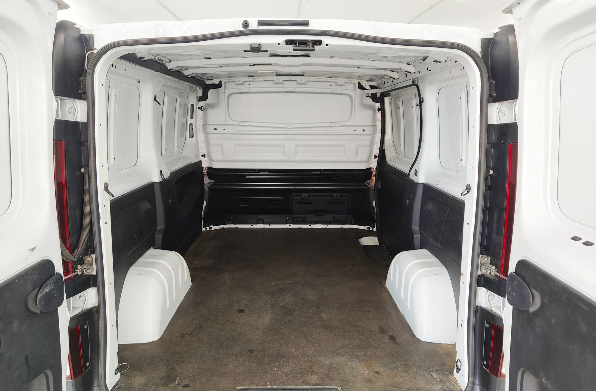 Nissan NV300 Furgon 2.0 dCi Comfort L1H1 - foto 10
