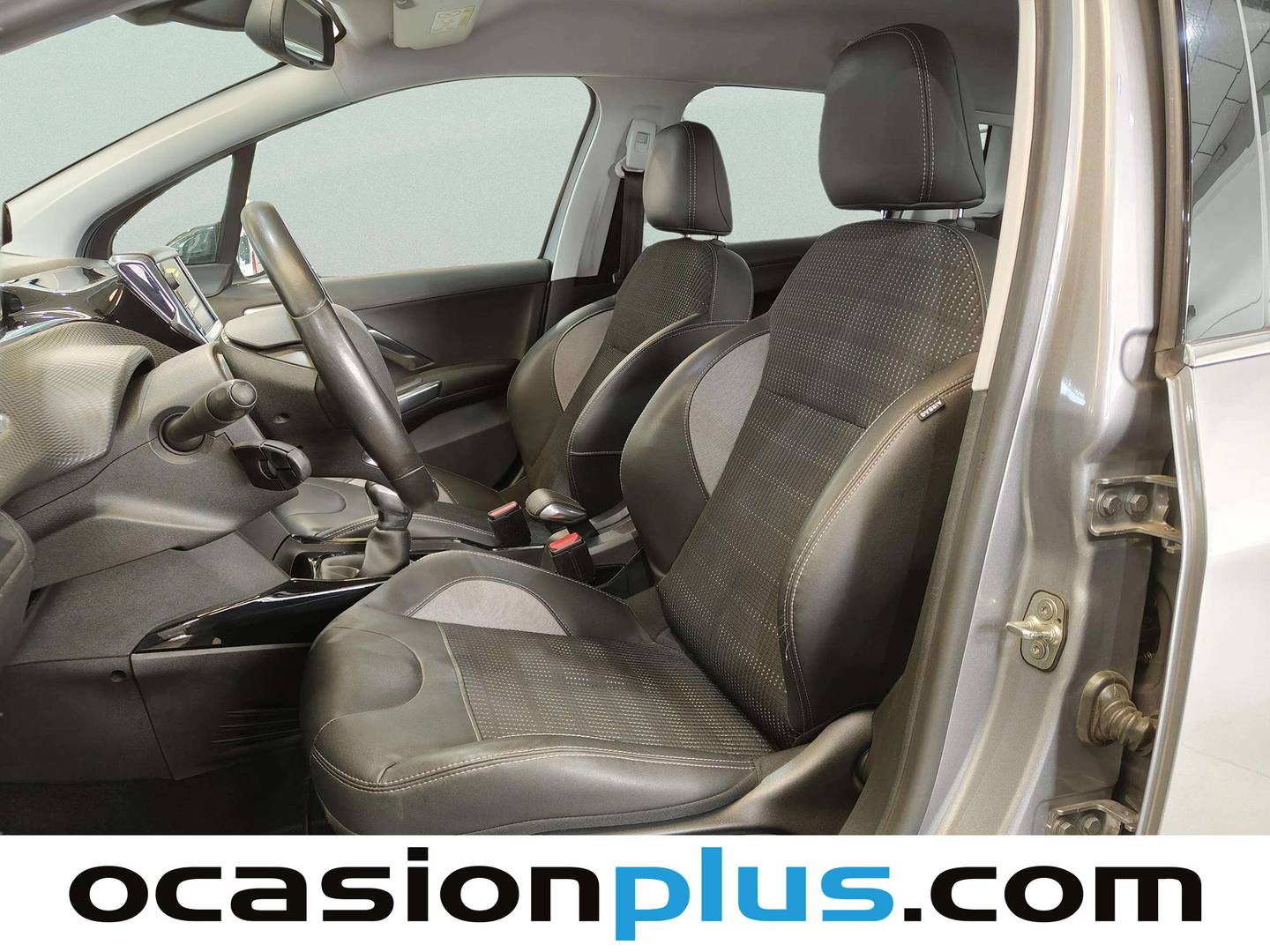 Foto asientos delanteros Peugeot 2008 Peugeot 2008 PureTech 110 S&S Allure (110 CV)