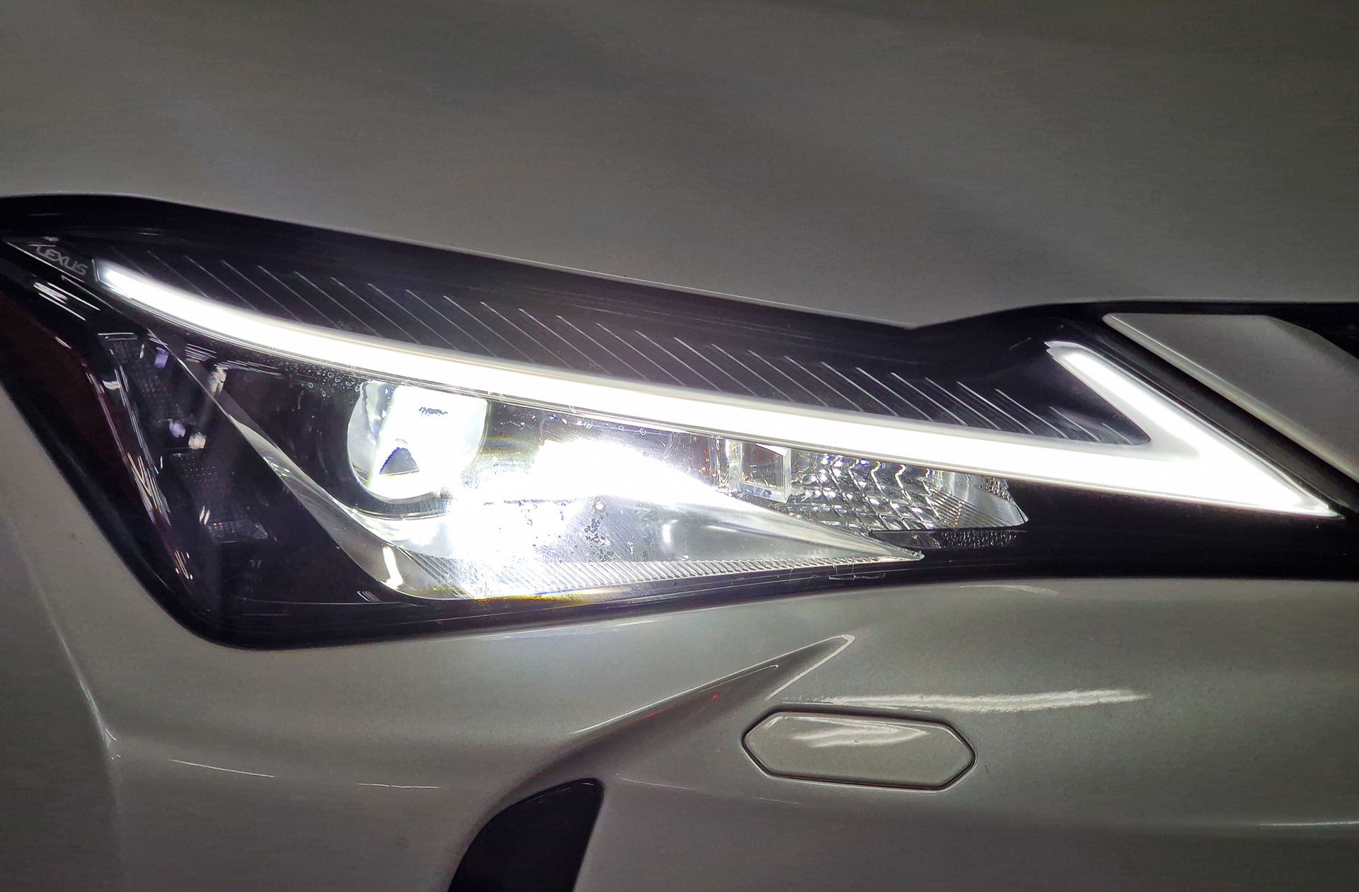 Lexus UX 250h Business 2WD - foto 14