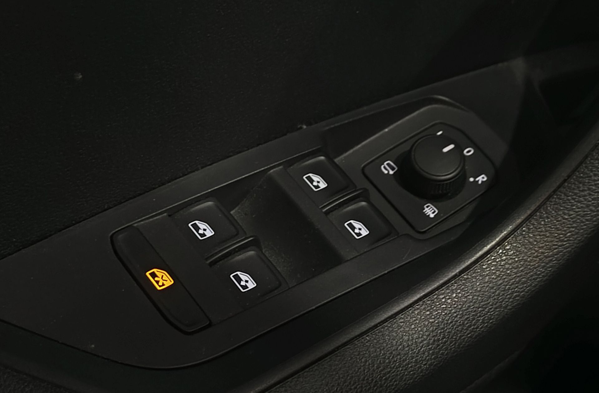 Škoda Karoq 1.0 TSI Selection - foto 33