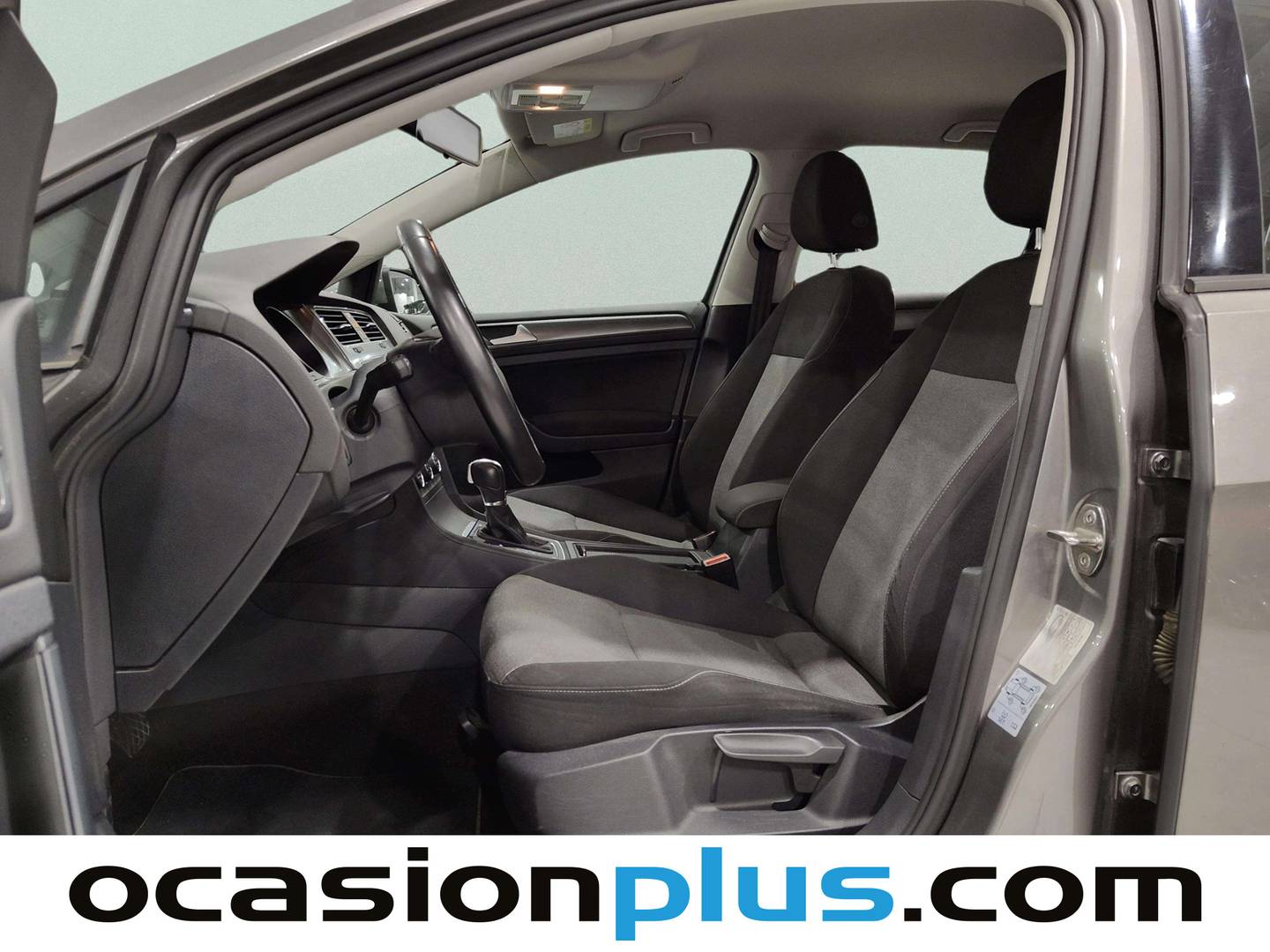 Foto asientos delanteros Volkswagen Golf Volkswagen Golf Business 1.6 TDI BMT (110 CV) DSG