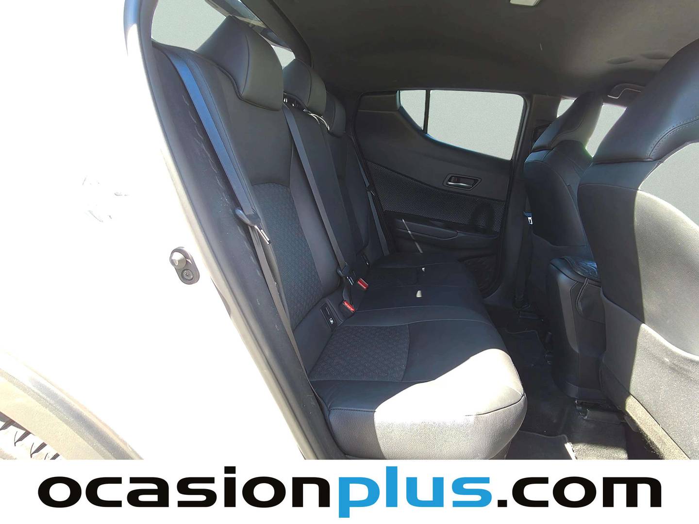 Foto Toyota C-HR Toyota C-HR 180H Advance (184 CV) siete plazas