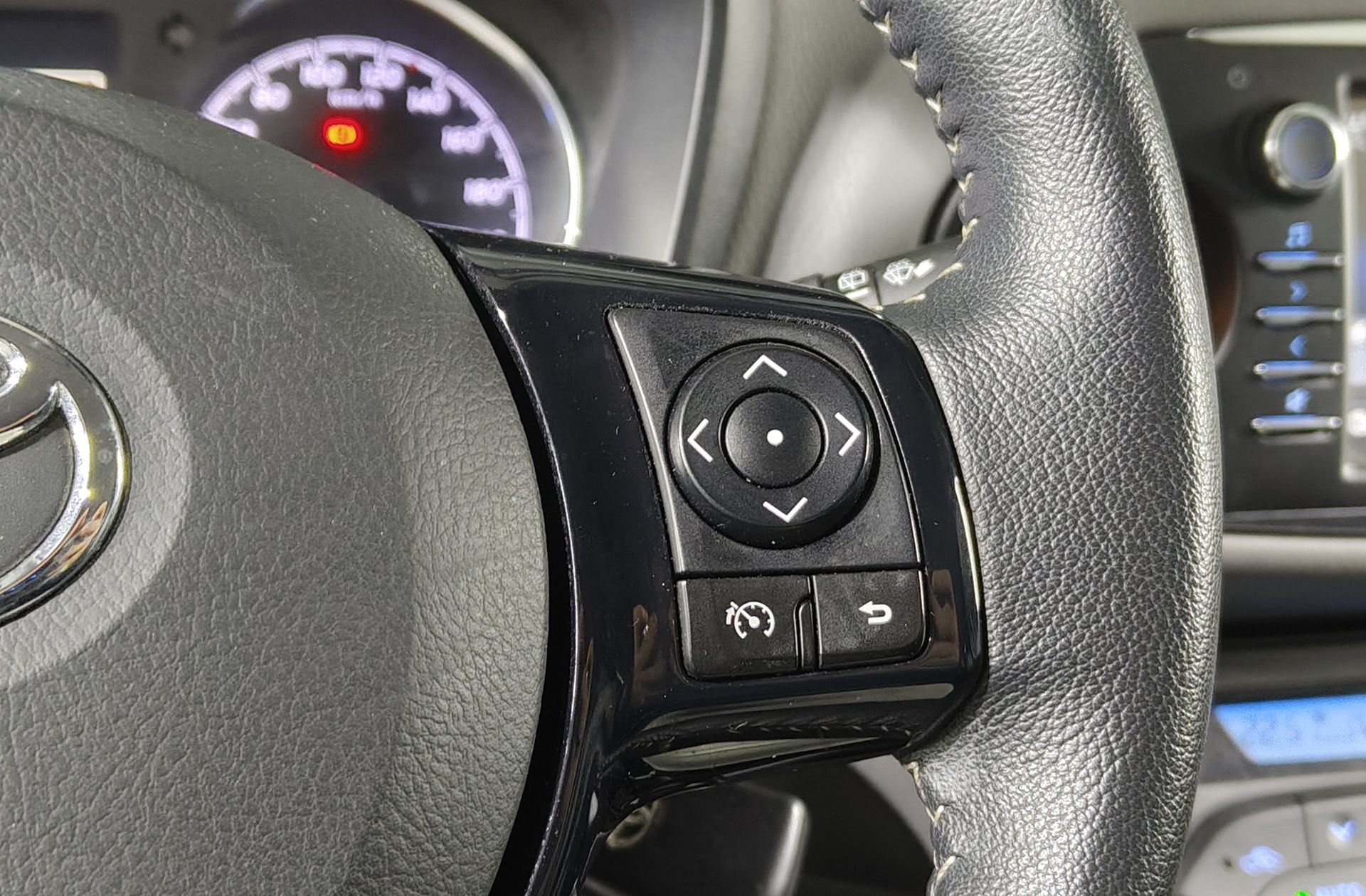 Toyota Yaris 70 Active - foto 19