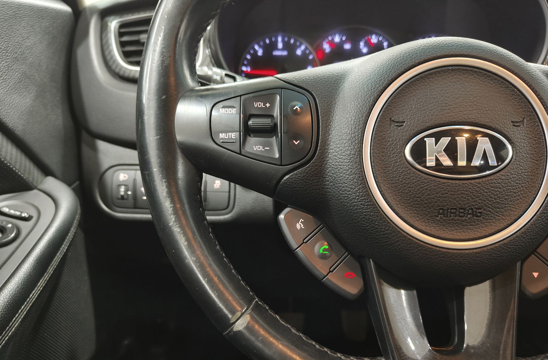 Kia Carens 1.7 CRDi VGT Drive Eco-Dynamics - foto 24