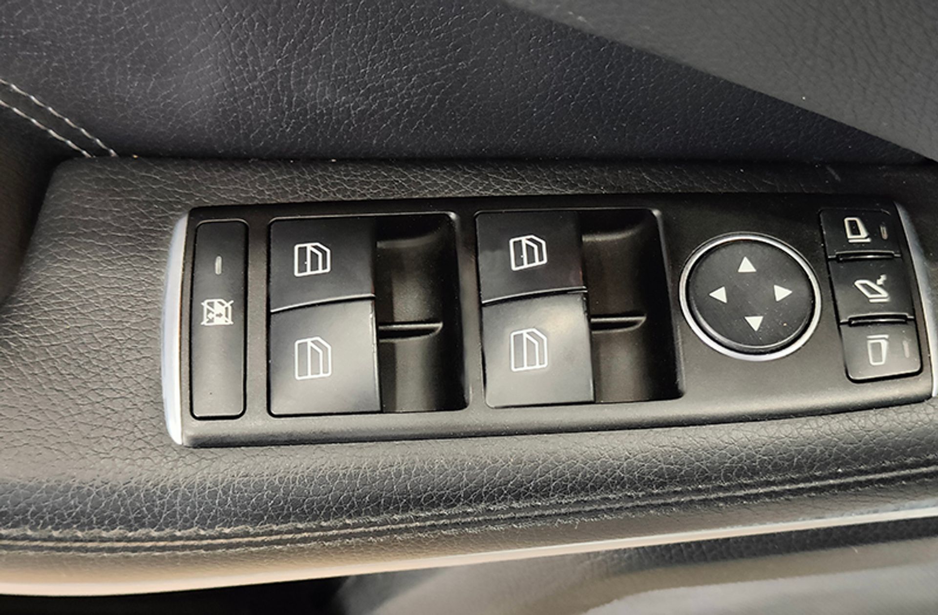 Mercedes-Benz Clase E E 300 BlueTEC Hybrid Avantgarde - foto 40