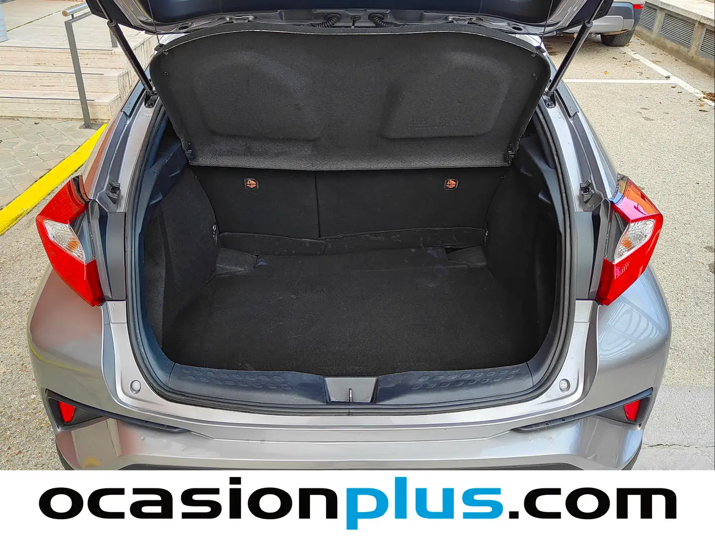 Foto Toyota C-HR Toyota C-HR 1.8 125H Advance (122 CV)