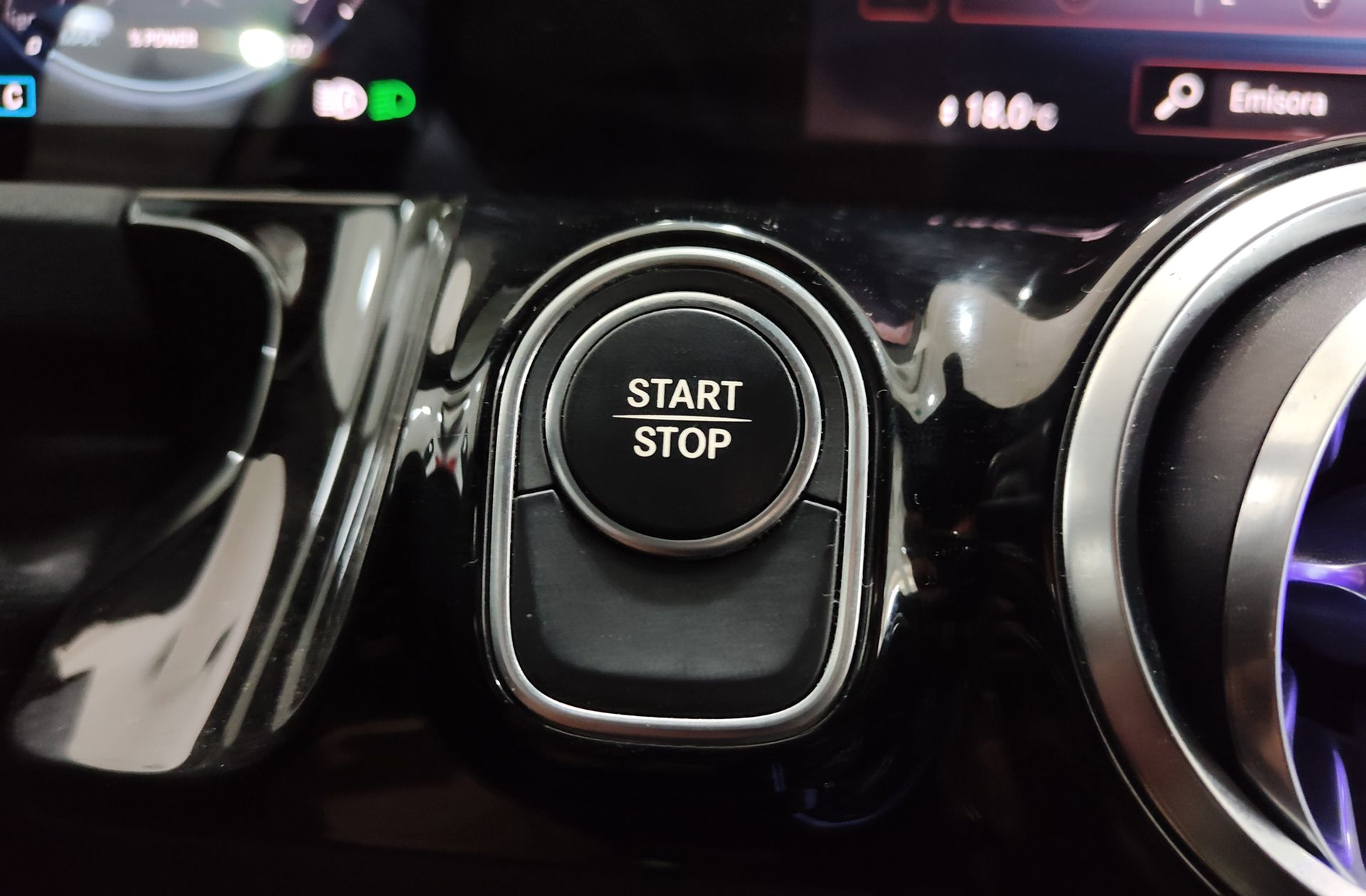 Mercedes-Benz EQA 300 4Matic Pack AMG - foto 31