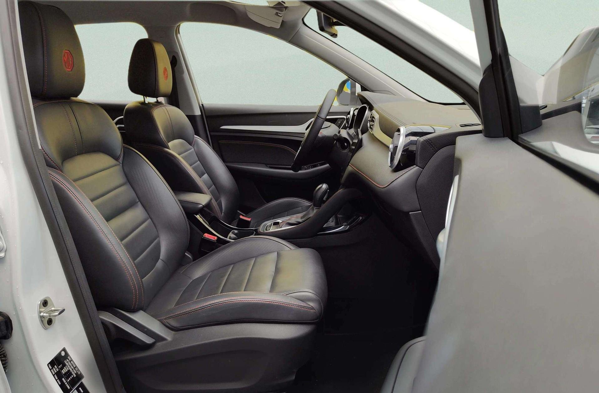 MG ZS 1.0T Luxury - foto 21