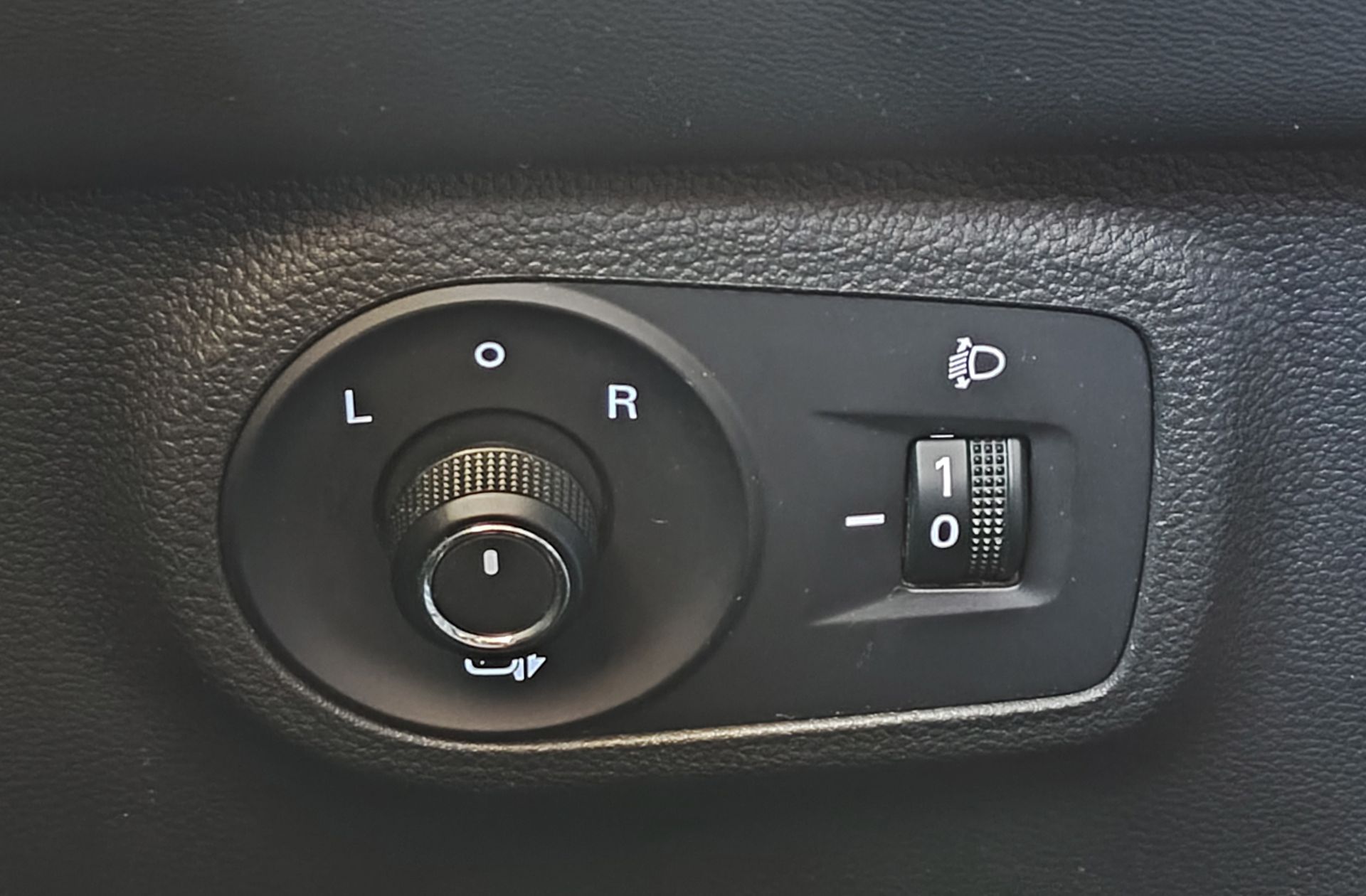 MG ZS 1.0T Luxury - foto 24