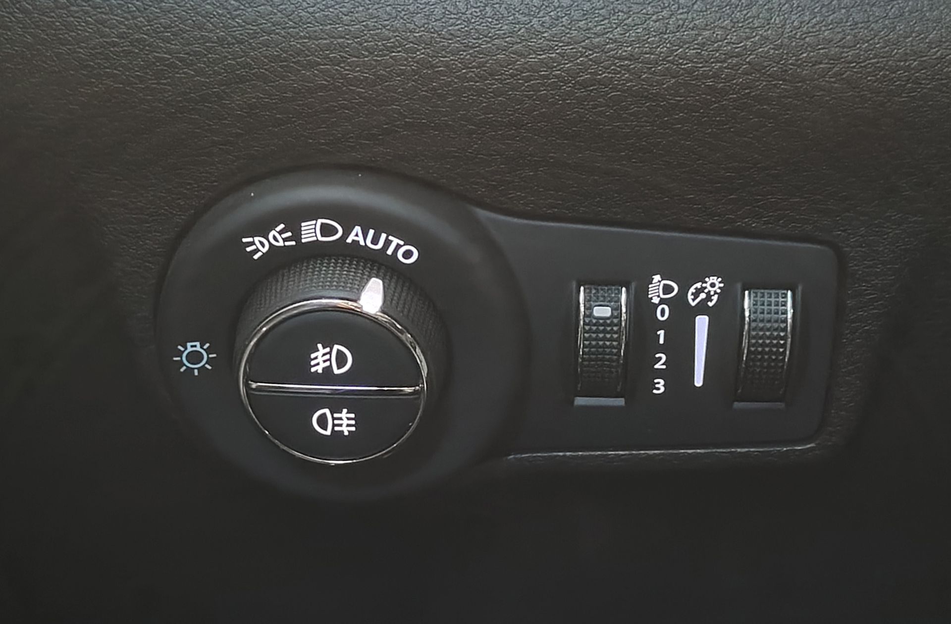 Jeep Compass 1.5 MHEV Night Eagle DCT - foto 25