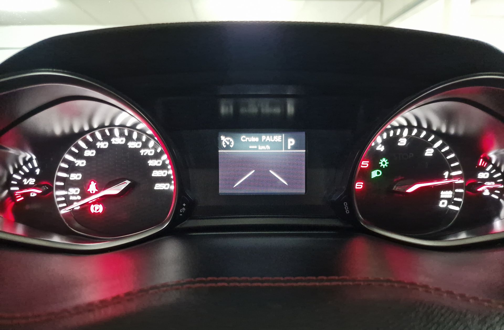 Peugeot 308 SW 2.0 BlueHDi GT EAT6 - foto 25