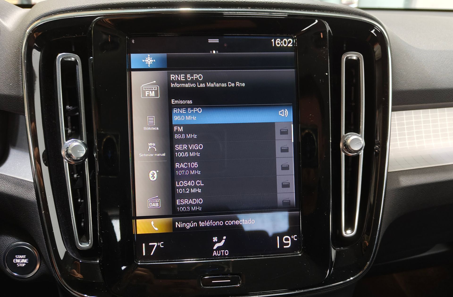 Volvo XC40 B4 G Momentum Pro AWD - foto 33
