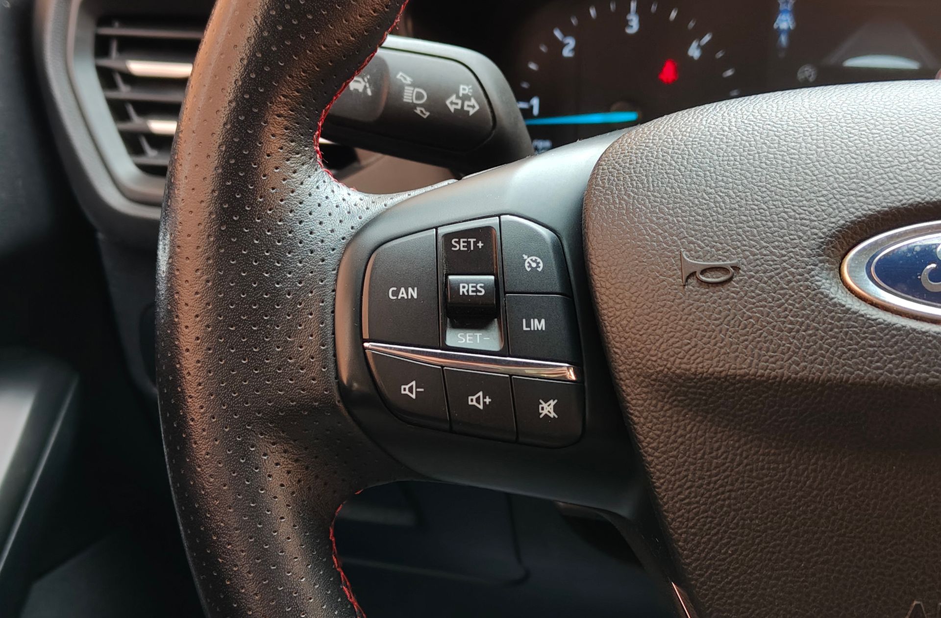 Ford Focus 1.5 EcoBlue ST-Line - foto 23