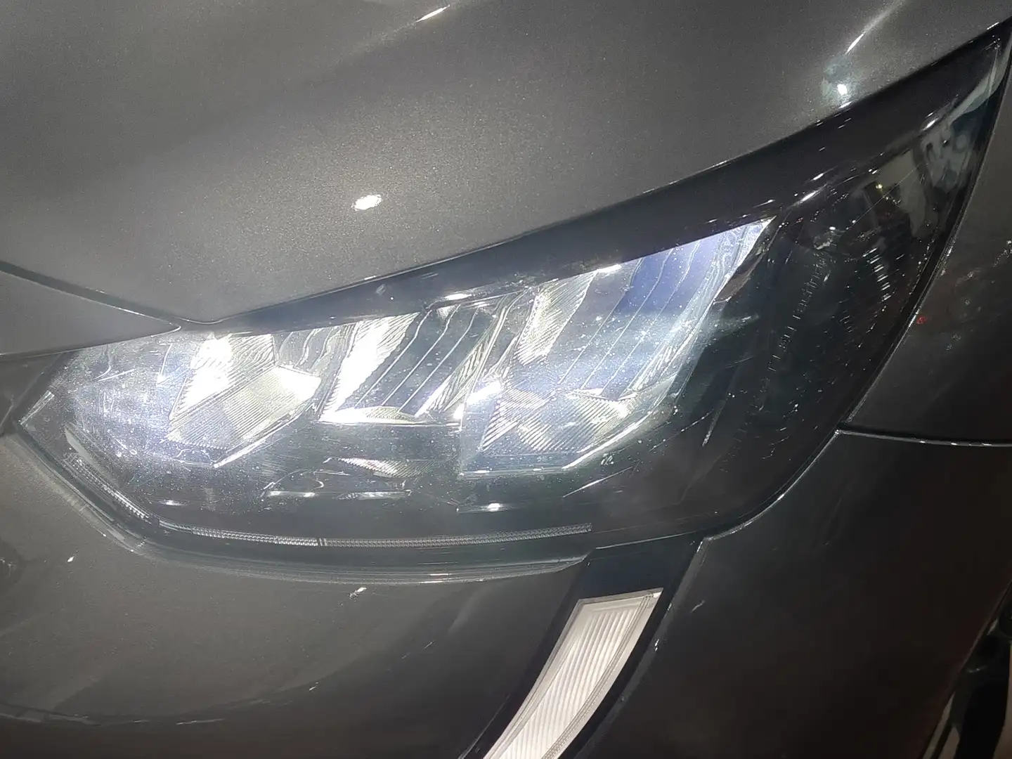 Foto Peugeot 208 Peugeot 208 BlueHDi 100 Allure (100 CV)