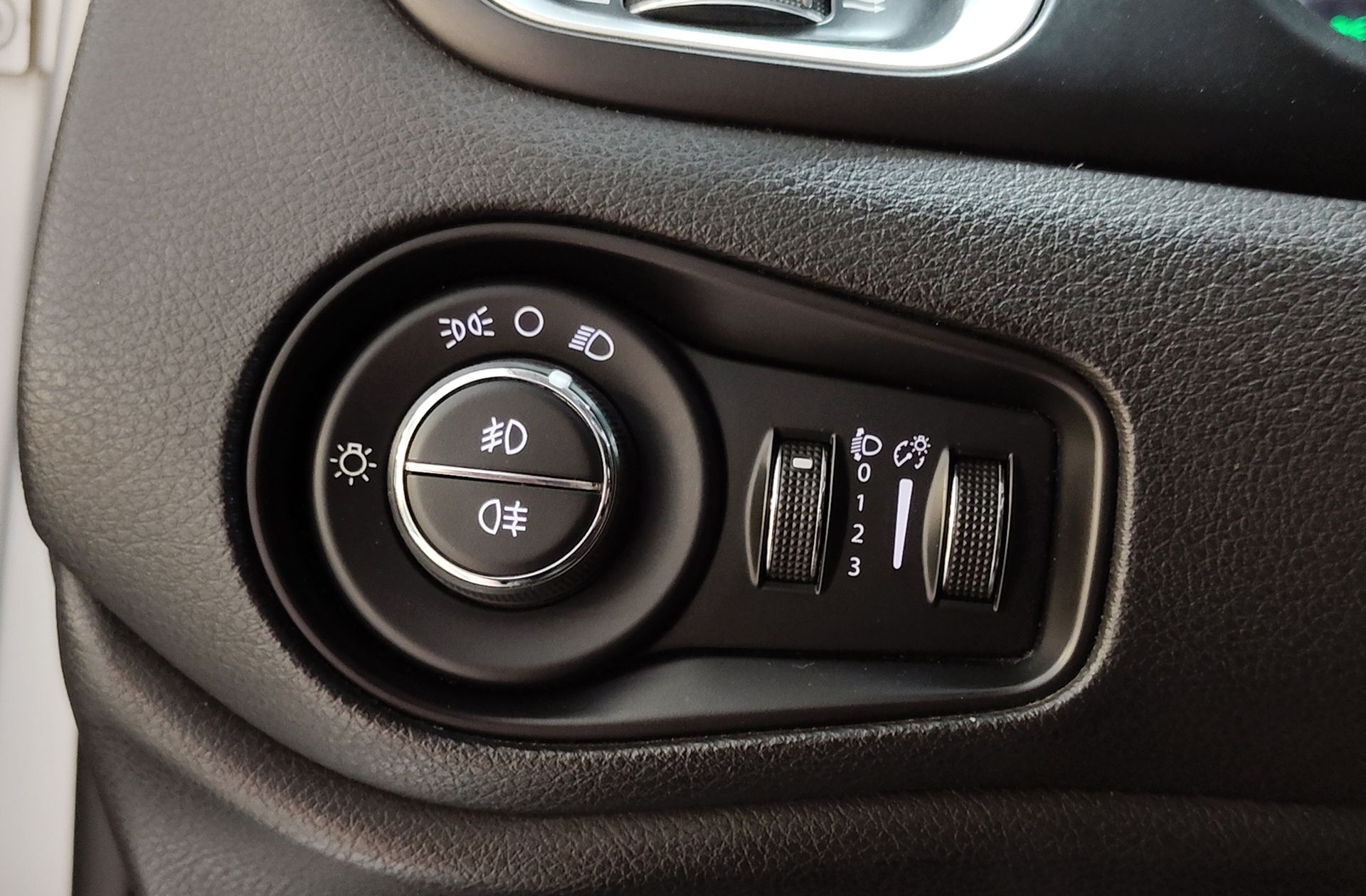 Jeep Renegade 1.4 MultiAir Longitude 4x2 - foto 20