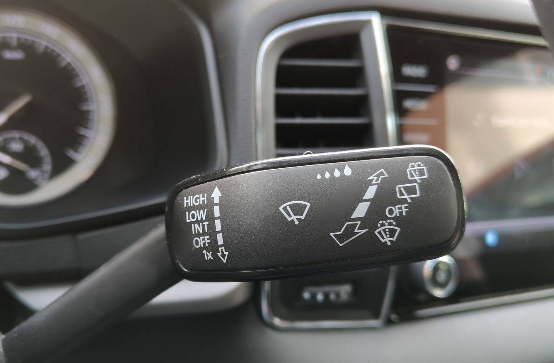 Škoda Karoq 1.6 TDI Ambition - foto 29