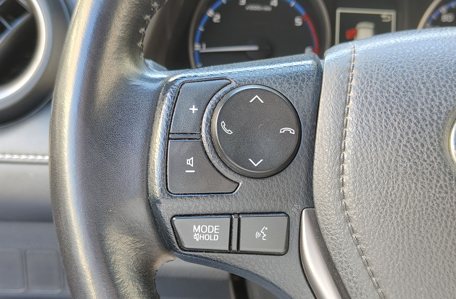 Toyota RAV4 150D 2WD Advance - foto 29