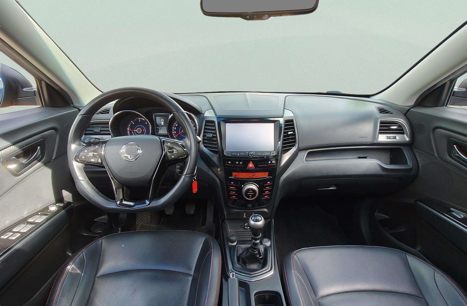 SsangYong XLV D16T Limited - foto 7