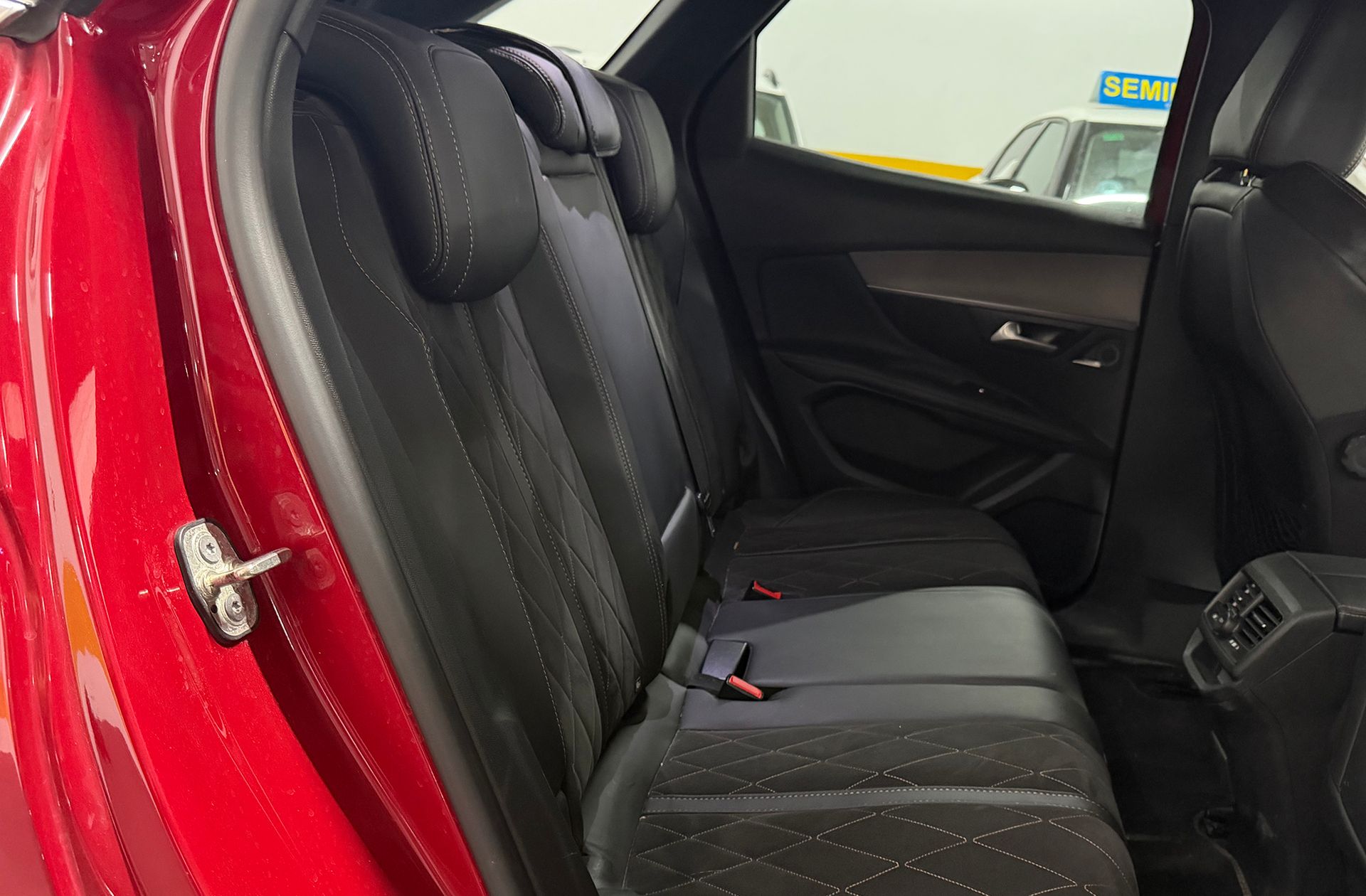 Peugeot 3008 BlueHDi 180 GT EAT6 - foto 17