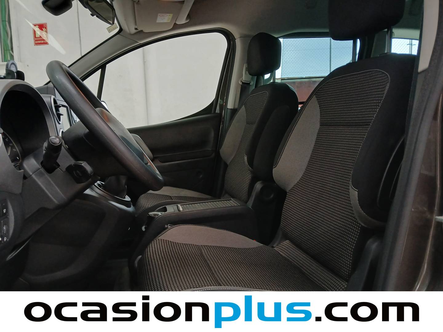 Foto asientos delanteros Peugeot Partner Peugeot Partner Tepee Combi 1.2 PureTech Adventure Edition (110 CV)