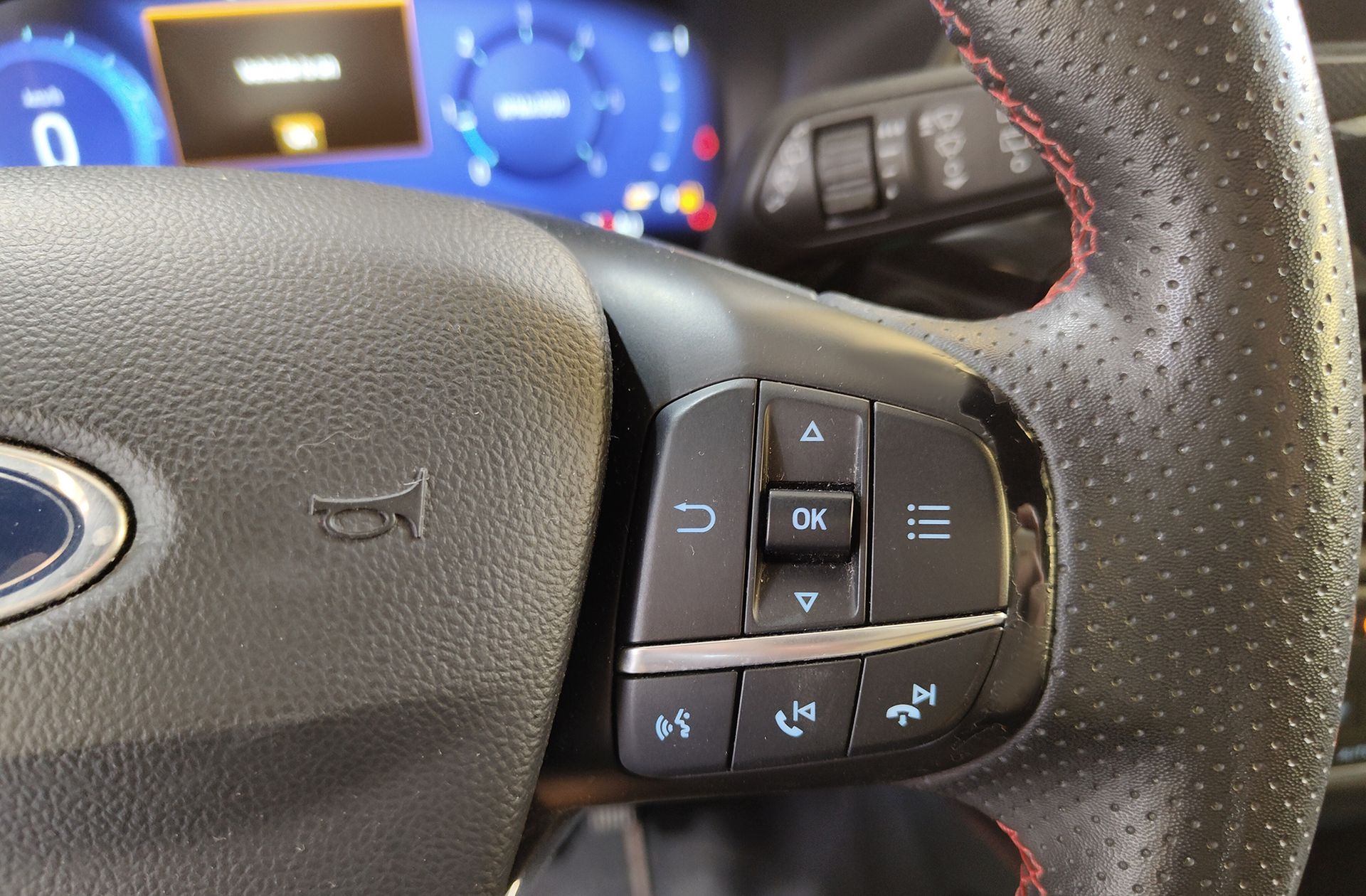 Ford Kuga 1.5 EcoBlue ST-Line - foto 27
