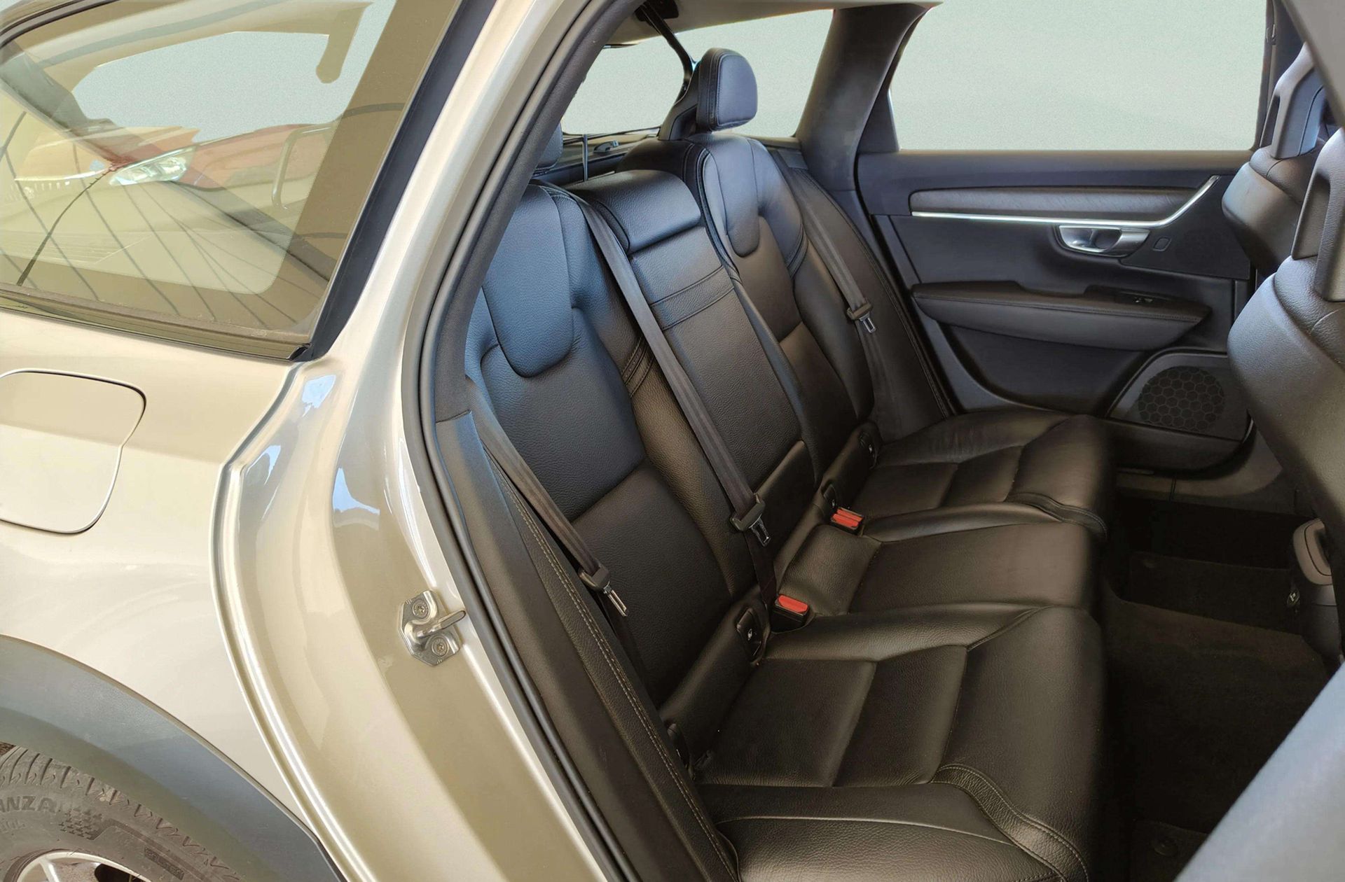 Volvo V90 D5 AWD - foto 24