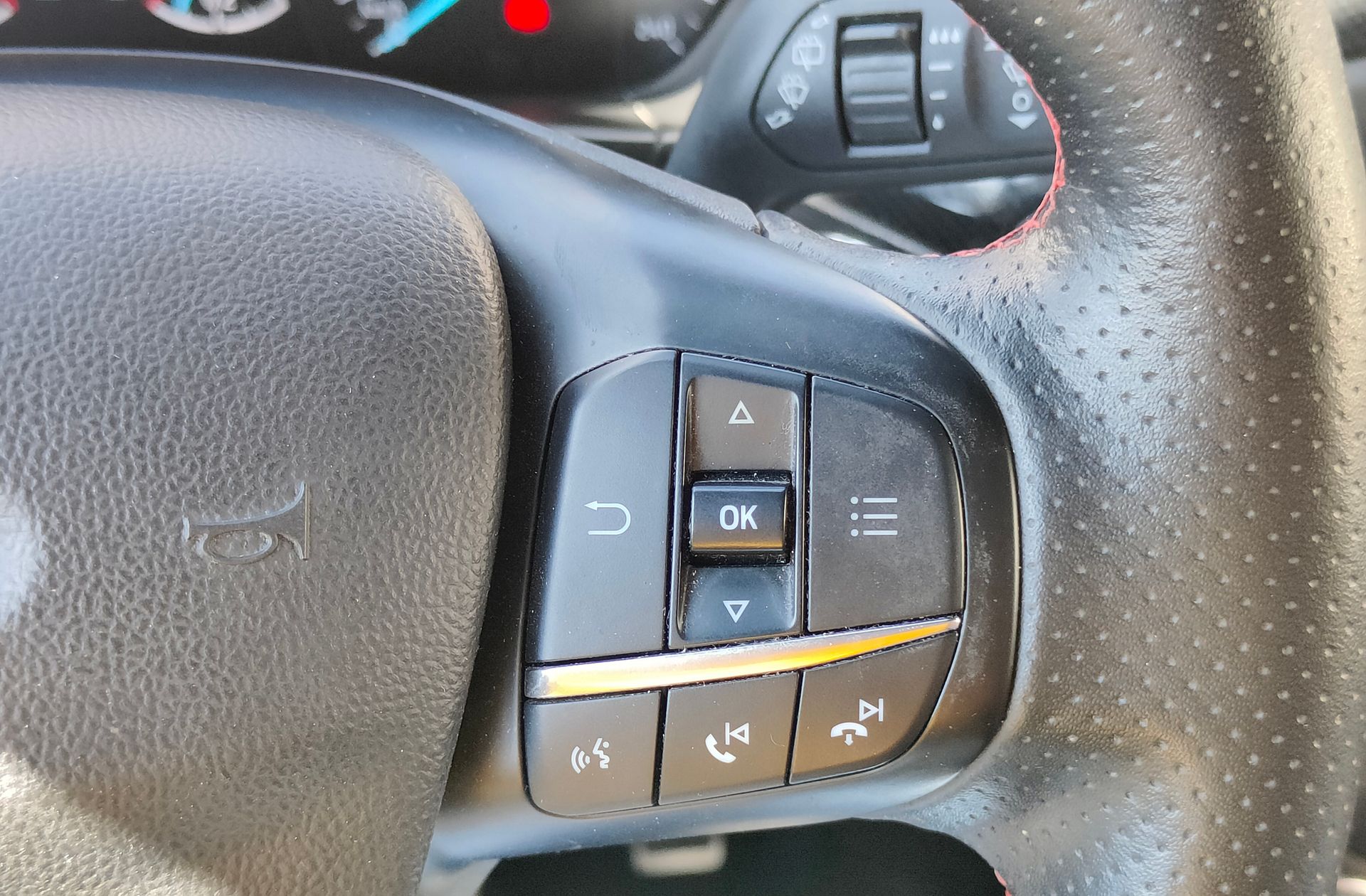 Ford Focus 1.0 EcoBoost ST-Line - foto 29