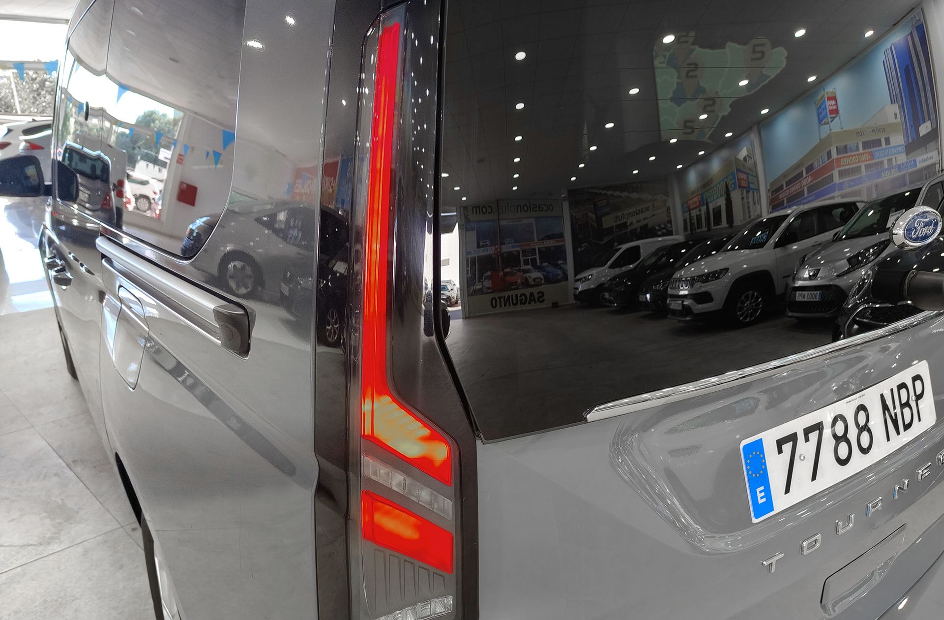 Ford Tourneo Connect 2.0 EcoBlue Titanium 7 plazas - foto 19