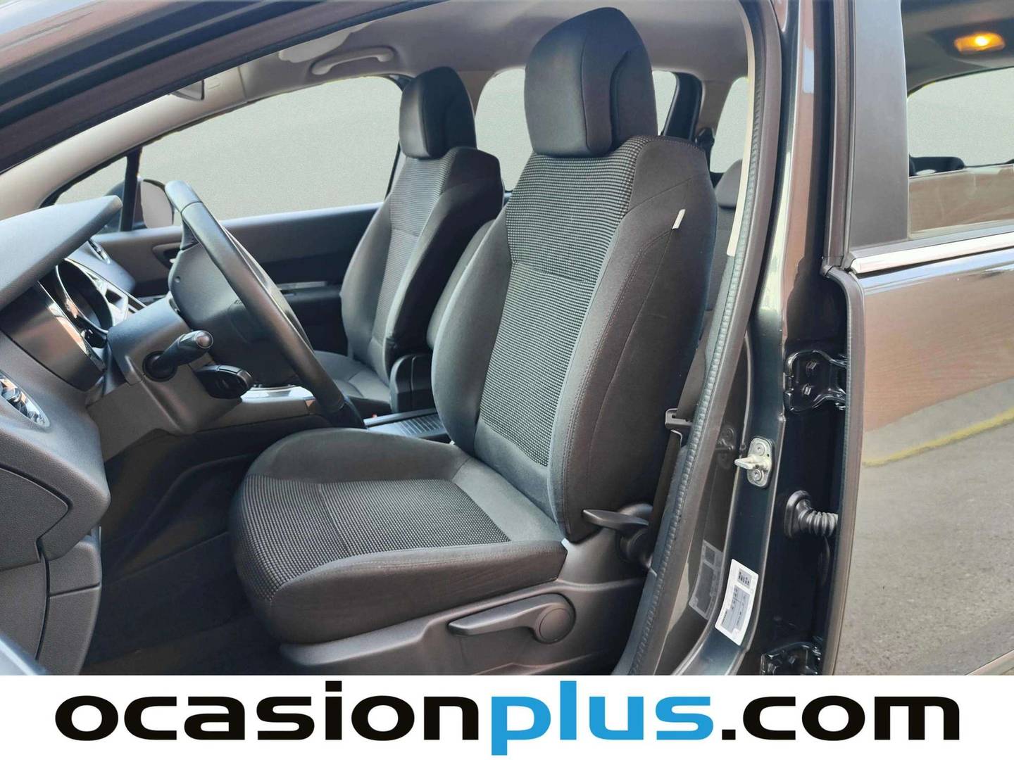Foto asientos traseros Peugeot 5008 Peugeot 5008 Active VTi (120 CV) 7 Plazas