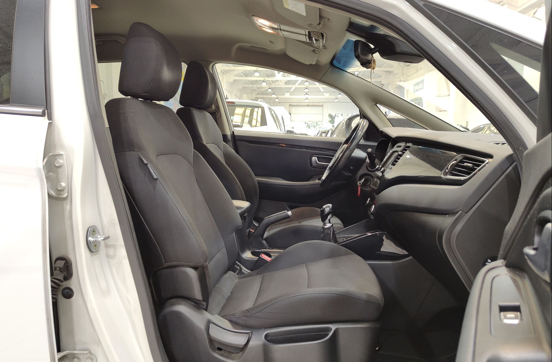 Kia Carens 1.7 CRDi VGT Eco-Dynam x-Tech - foto 16