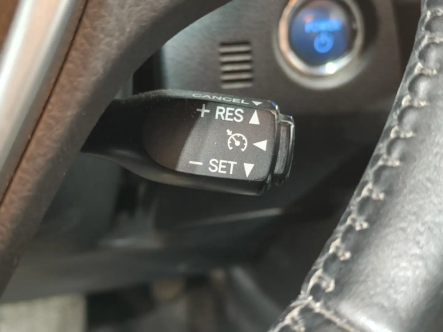 Foto Toyota Auris Toyota Auris Hybrid Touring Sports Advance (136 CV)