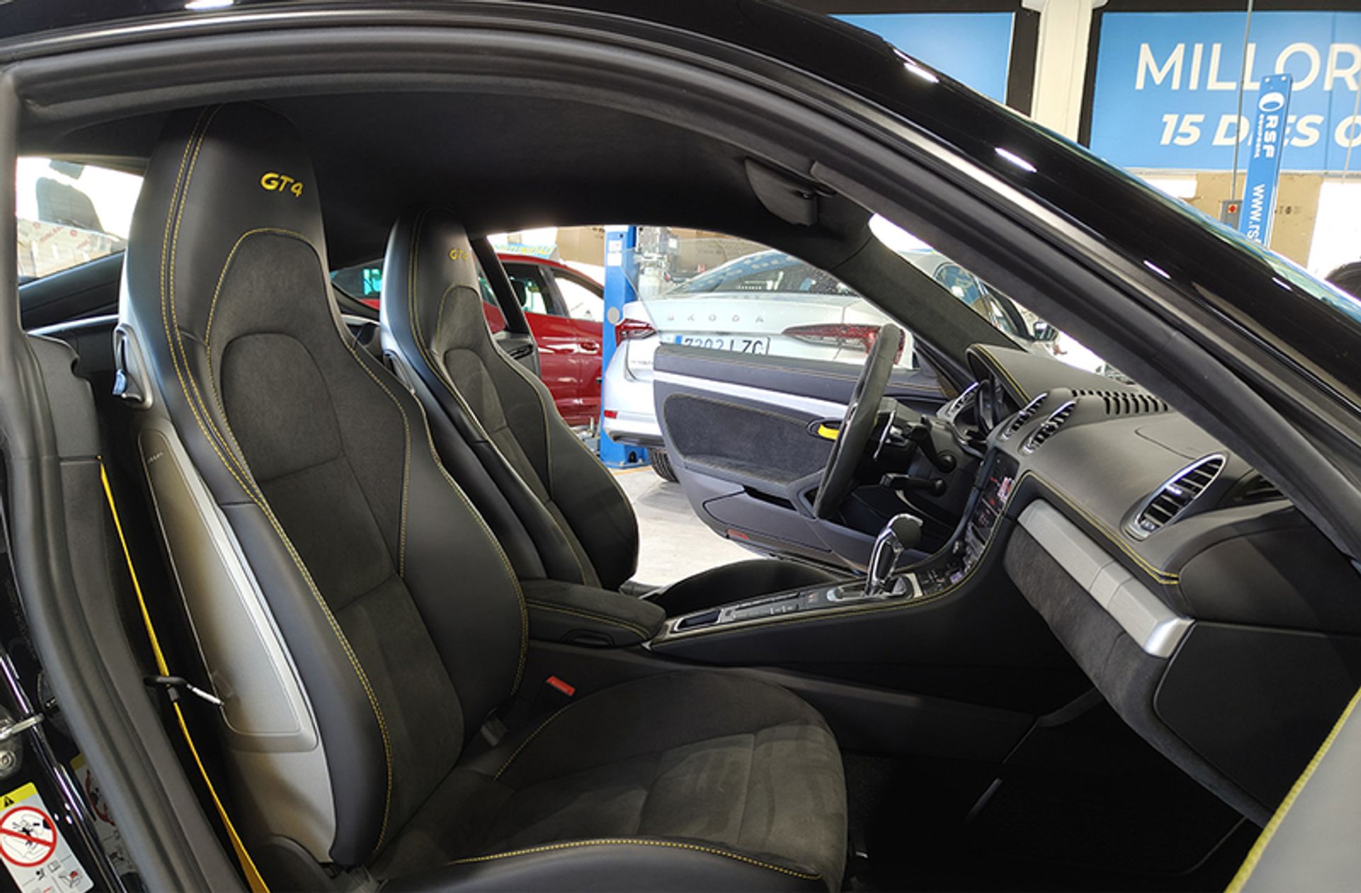 Porsche 718 Cayman GT4 - foto 20